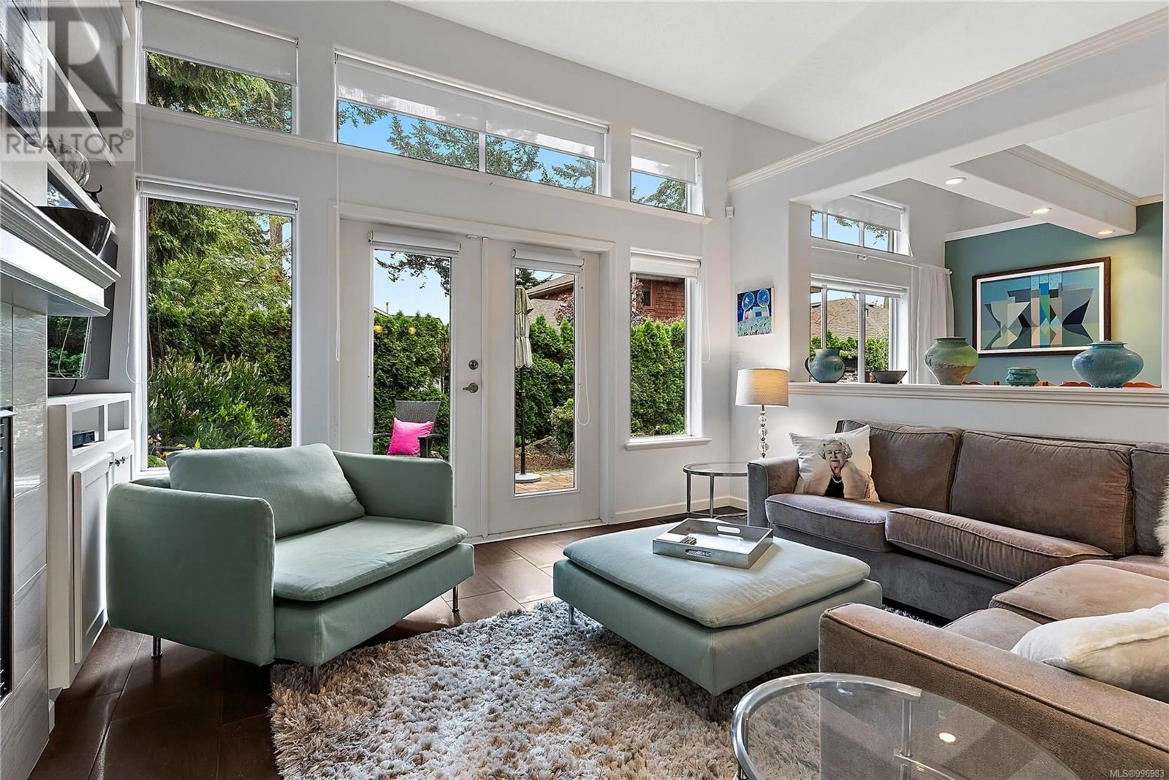 Living room with furniture, unknown for 2543 BEAUFORT ROAD, Sidney British Columbia V8L2K2