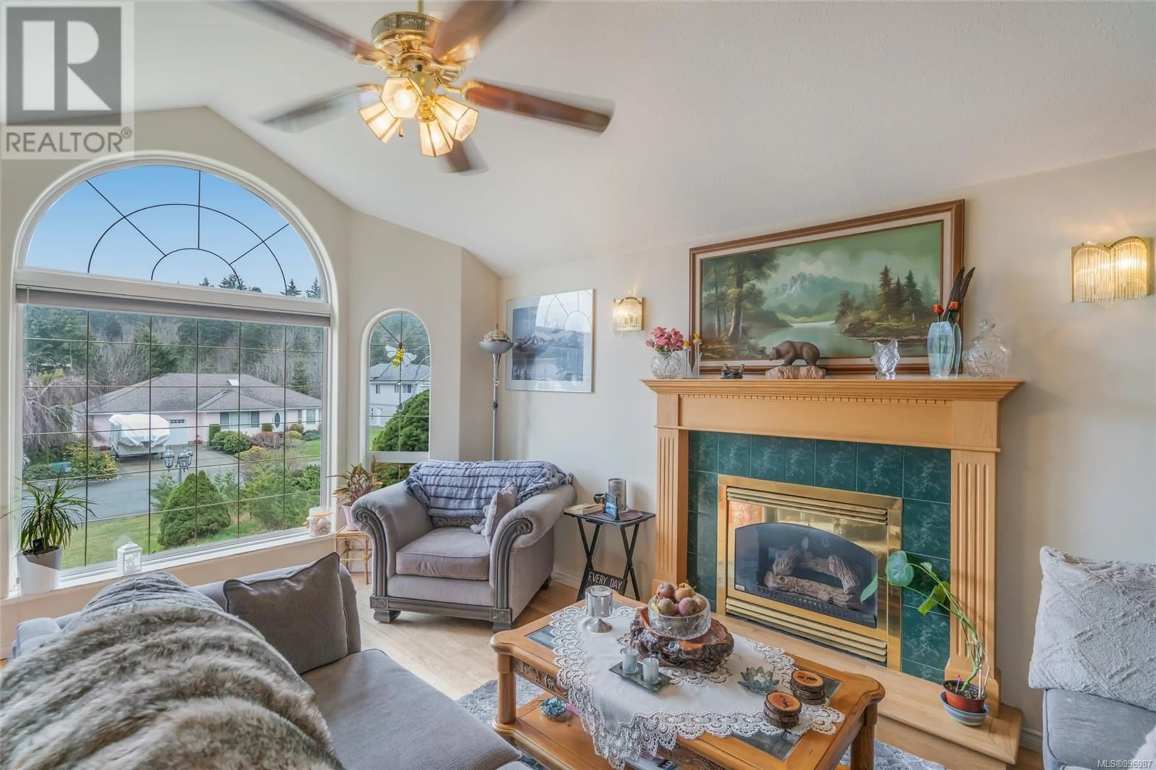 Living room with furniture, ceramic/tile floor for 3964 WHITTLESTONE AVENUE, Port Alberni British Columbia V9Y8C8