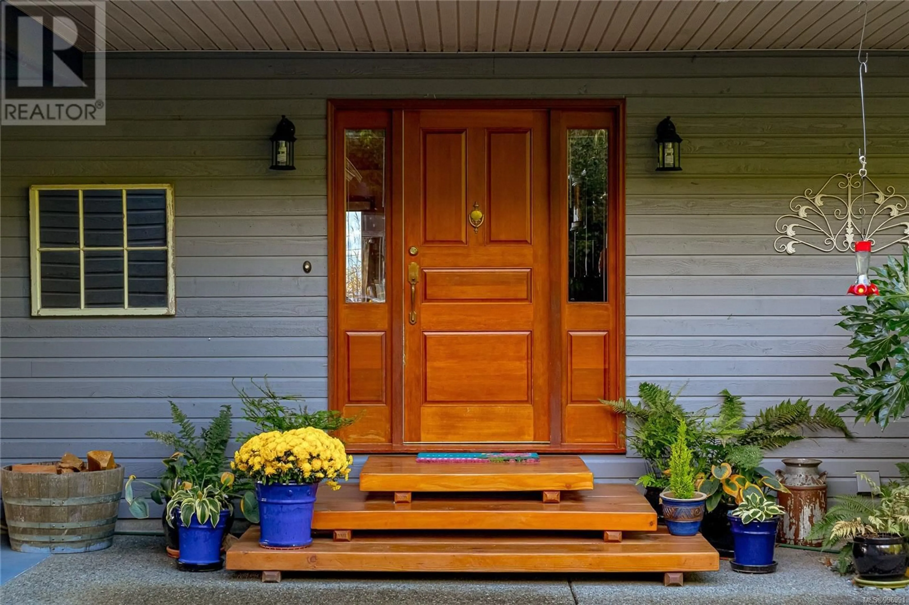 Indoor entryway for 10662 ALDER CRESCENT, Youbou British Columbia V0R3E0