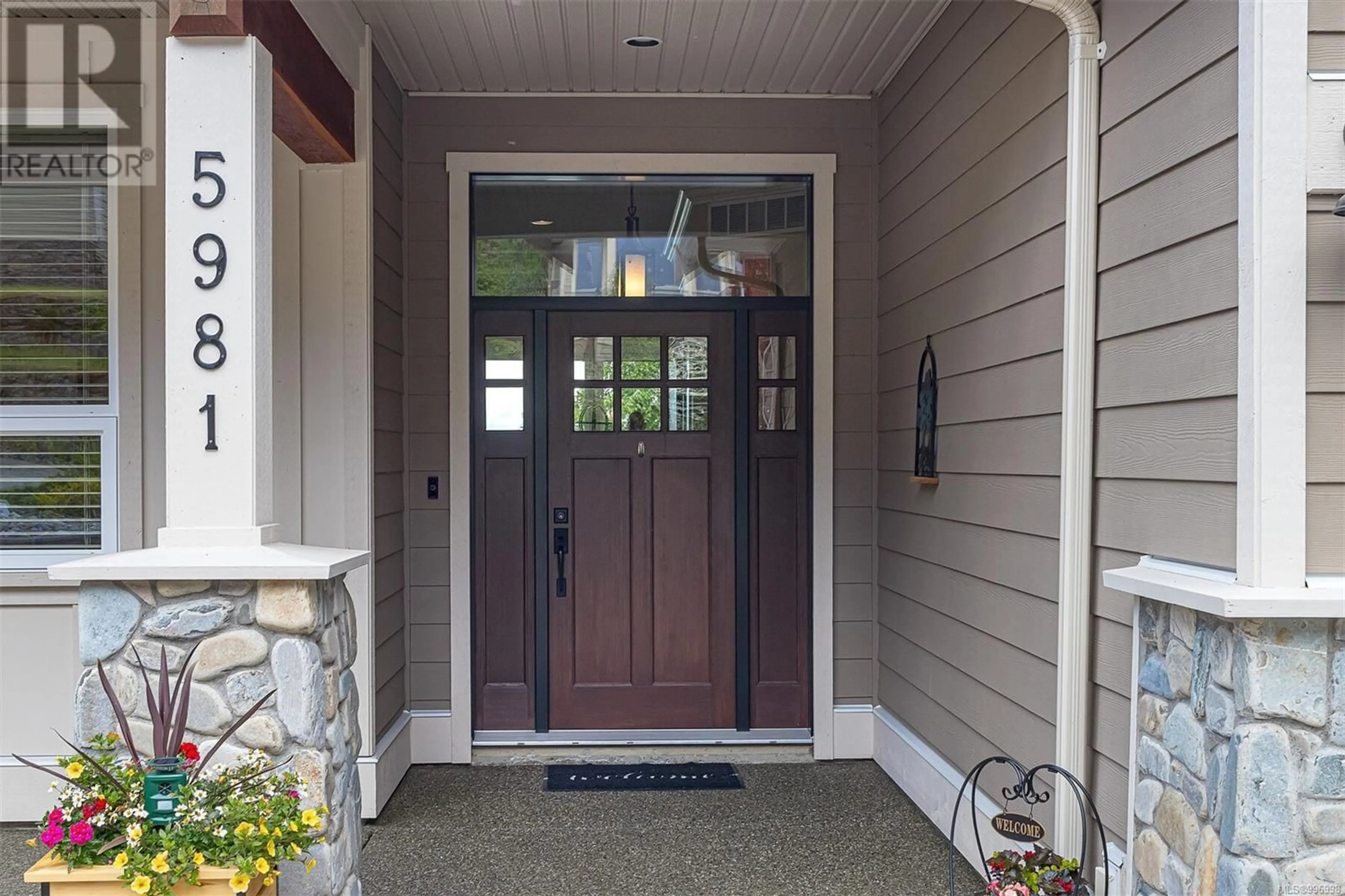 Indoor entryway for 5981 SALISH ROAD, Duncan British Columbia V9L0B3