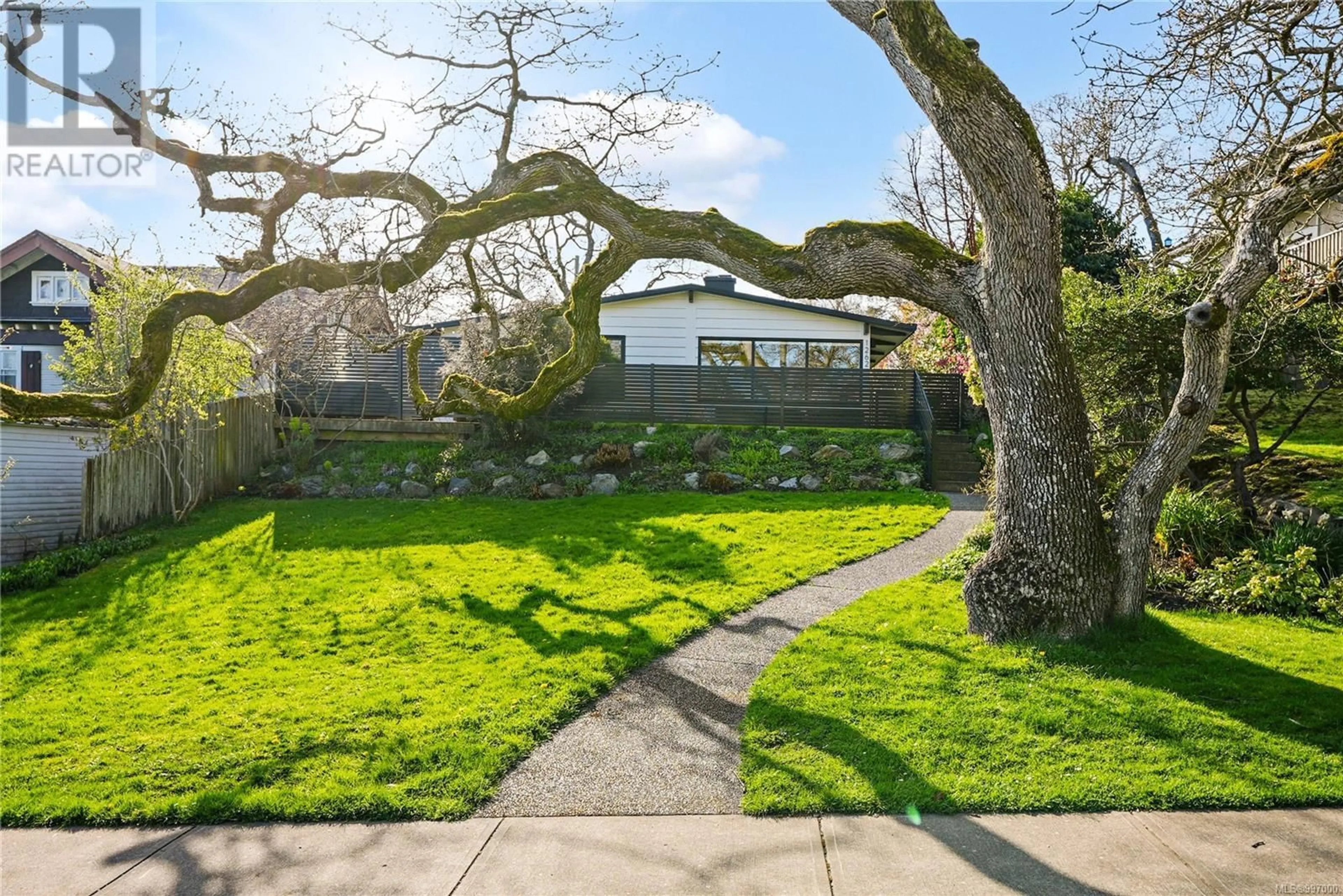 A pic from outside/outdoor area/front of a property/back of a property/a pic from drone, street for 1262 ROSLYN ROAD, Oak Bay British Columbia V8S4R6