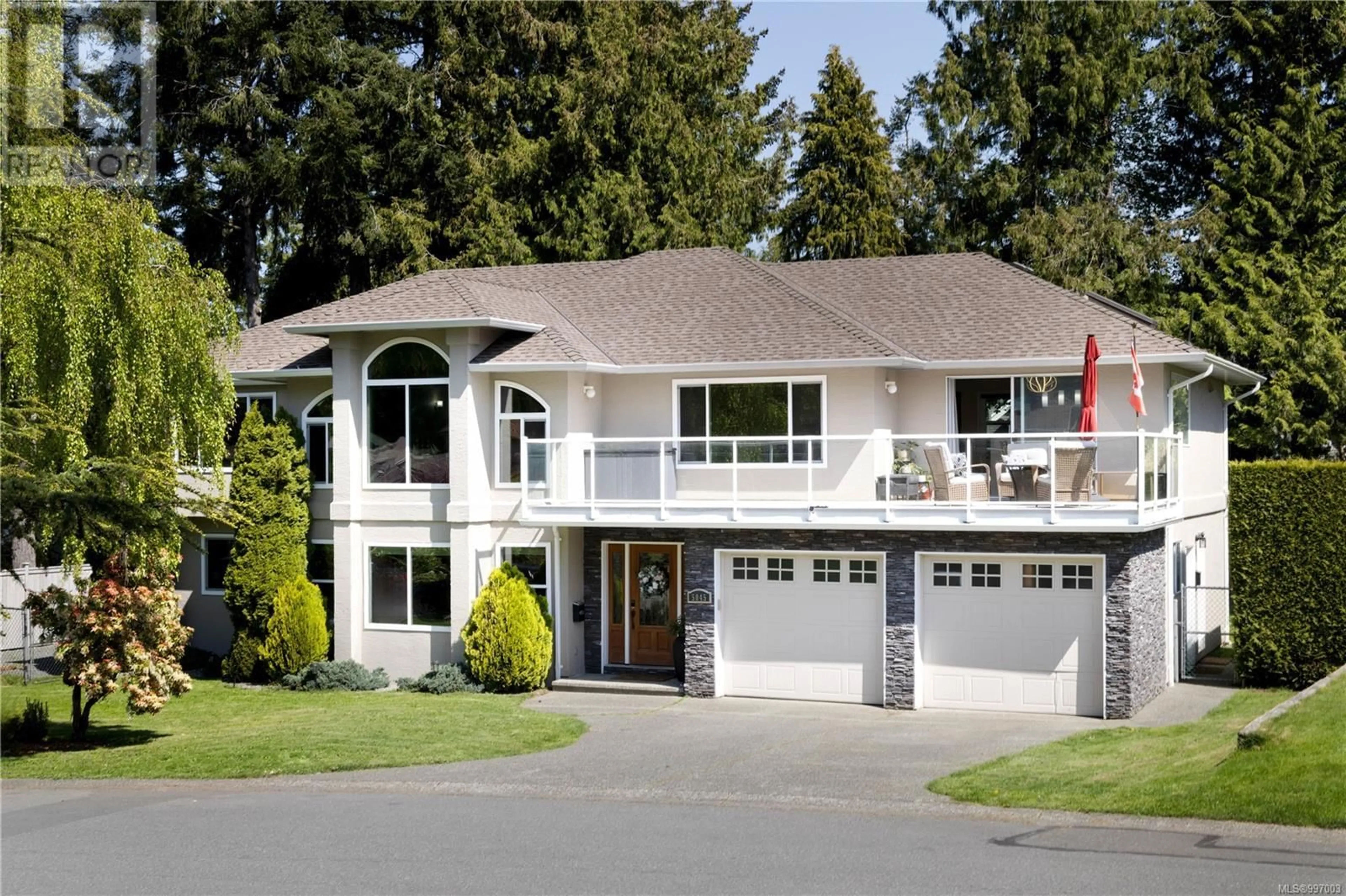 Home with vinyl exterior material, street for 5045 CAMBRIA WOOD TERRACE, Saanich British Columbia V8Y2X1