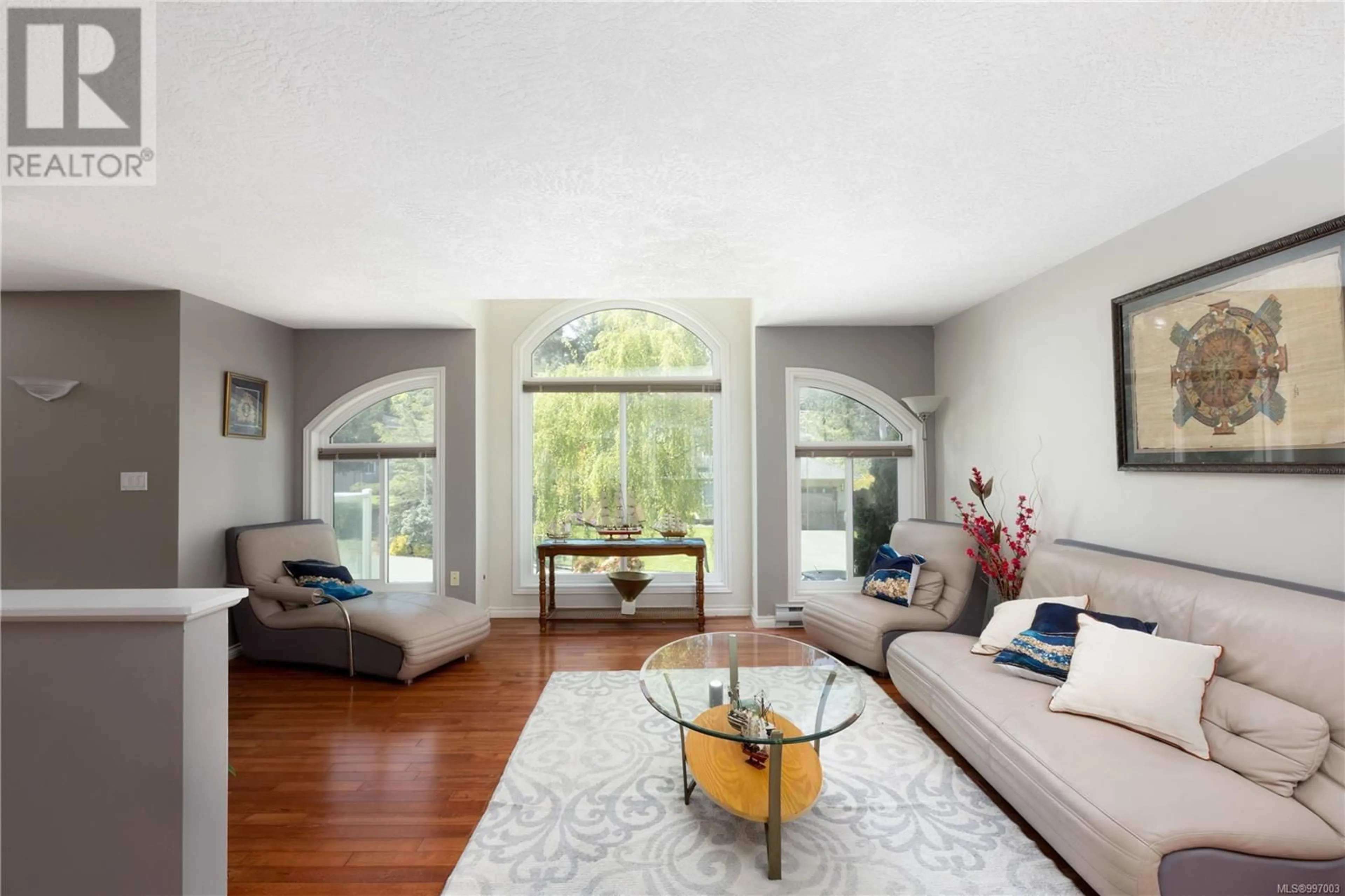 Living room with furniture, unknown for 5045 CAMBRIA WOOD TERRACE, Saanich British Columbia V8Y2X1