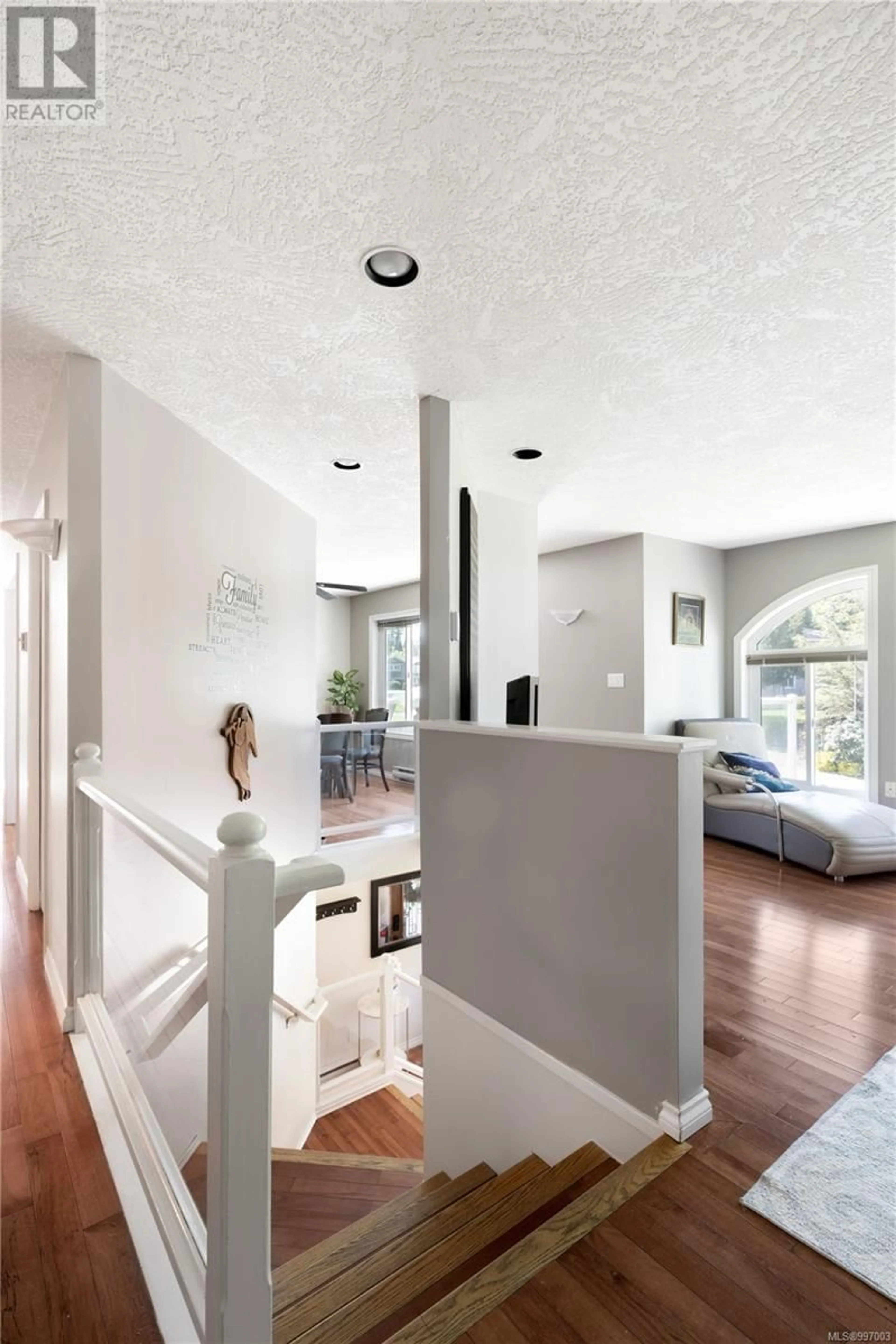 Indoor entryway for 5045 CAMBRIA WOOD TERRACE, Saanich British Columbia V8Y2X1
