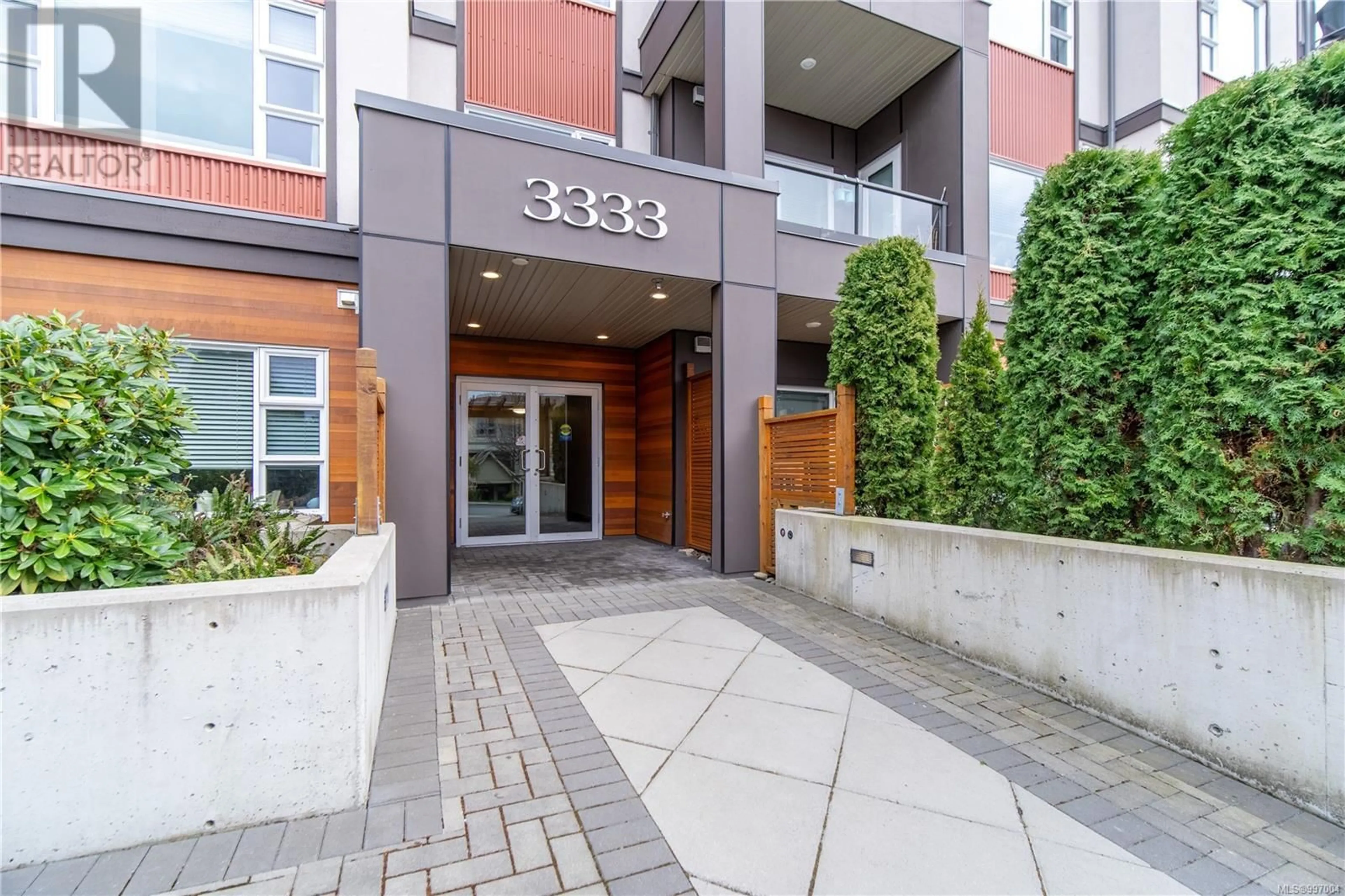 Indoor entryway for 404 - 3333 GLASGOW AVENUE, Saanich British Columbia V8X1M5