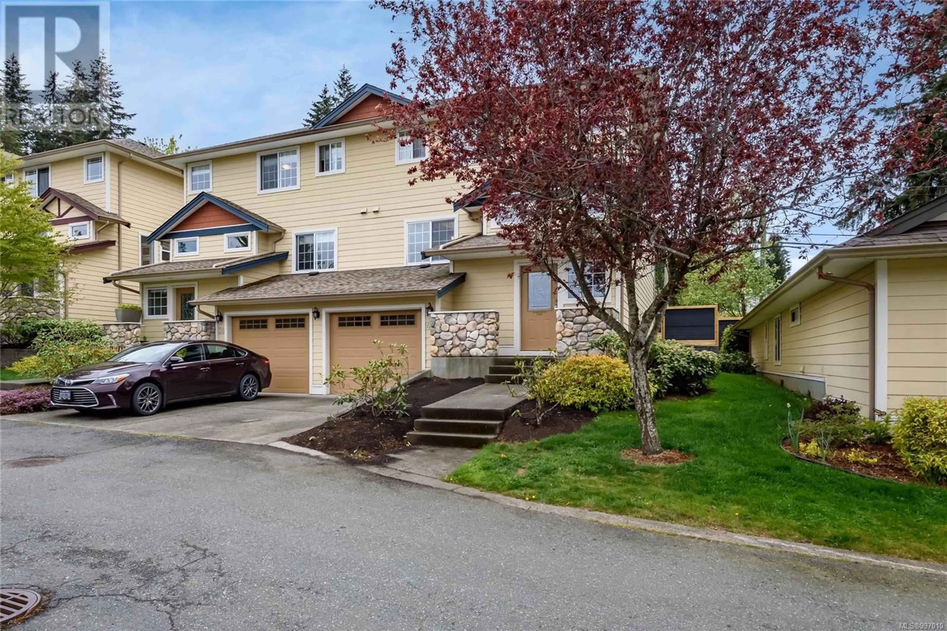 A pic from outside/outdoor area/front of a property/back of a property/a pic from drone, street for 40 - 2728 1ST STREET, Courtenay British Columbia V9N4A4
