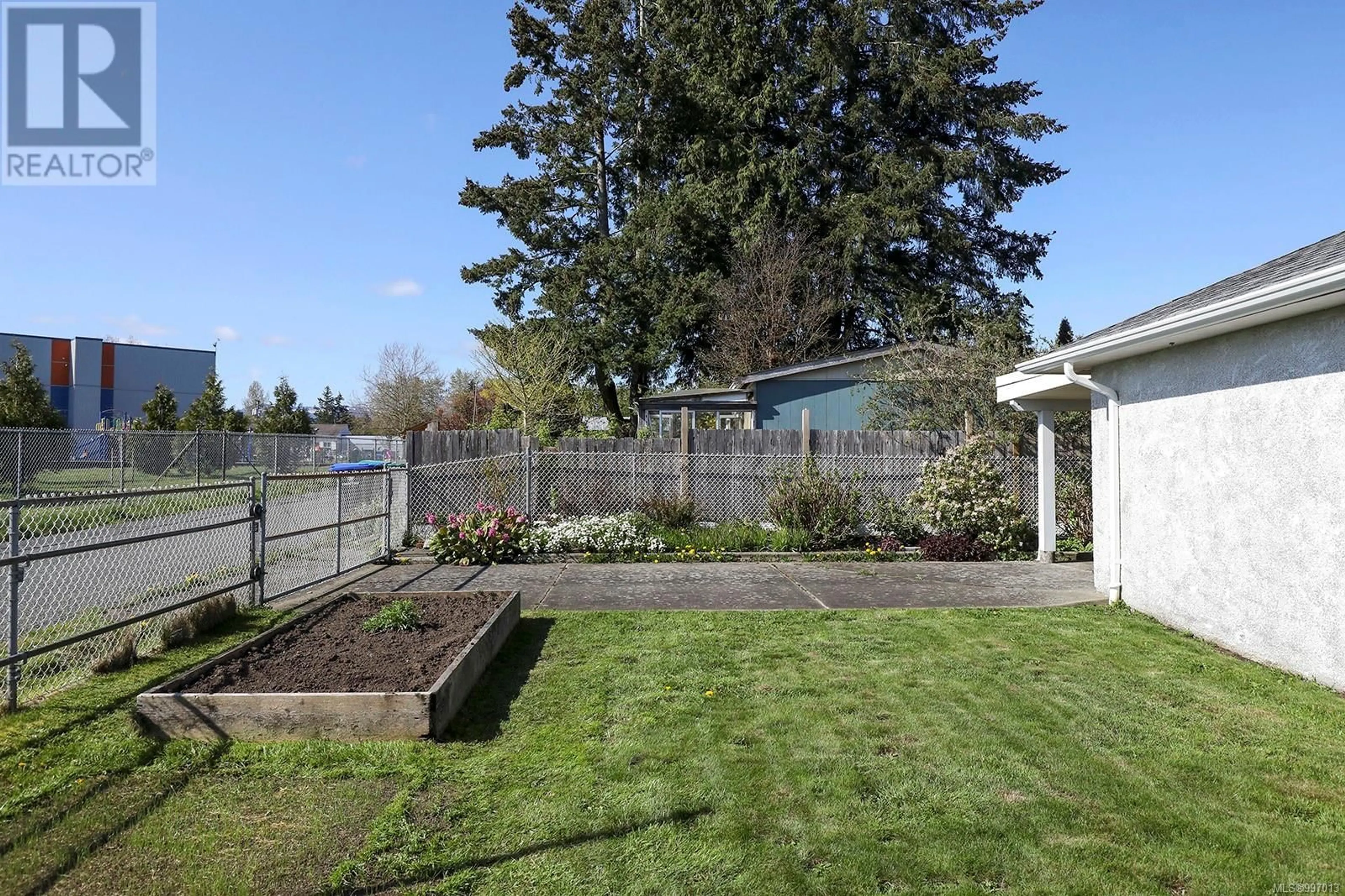 Patio, water/lake/river/ocean view for 668 14TH STREET, Courtenay British Columbia V9N1W6