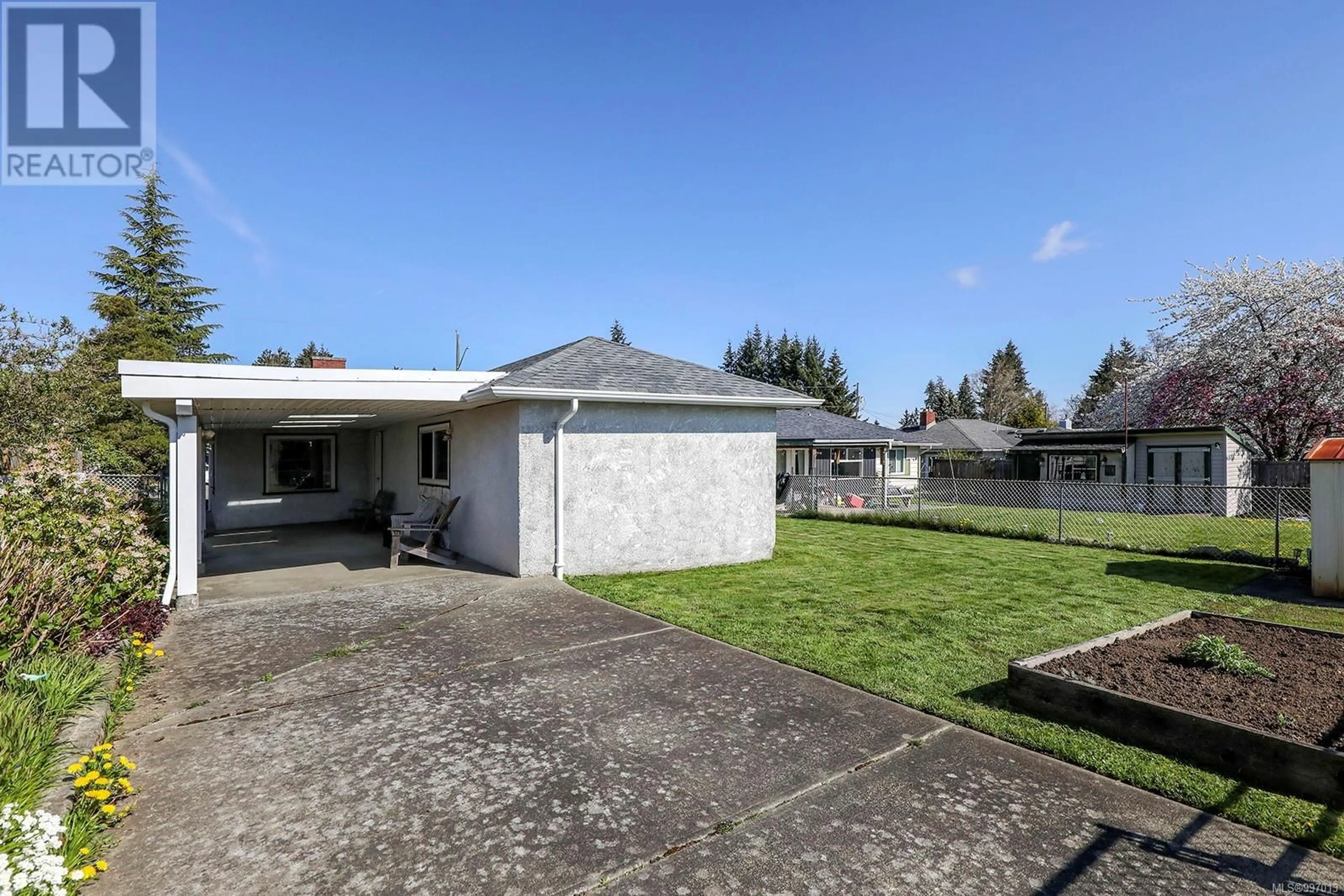 A pic from outside/outdoor area/front of a property/back of a property/a pic from drone, street for 668 14TH STREET, Courtenay British Columbia V9N1W6