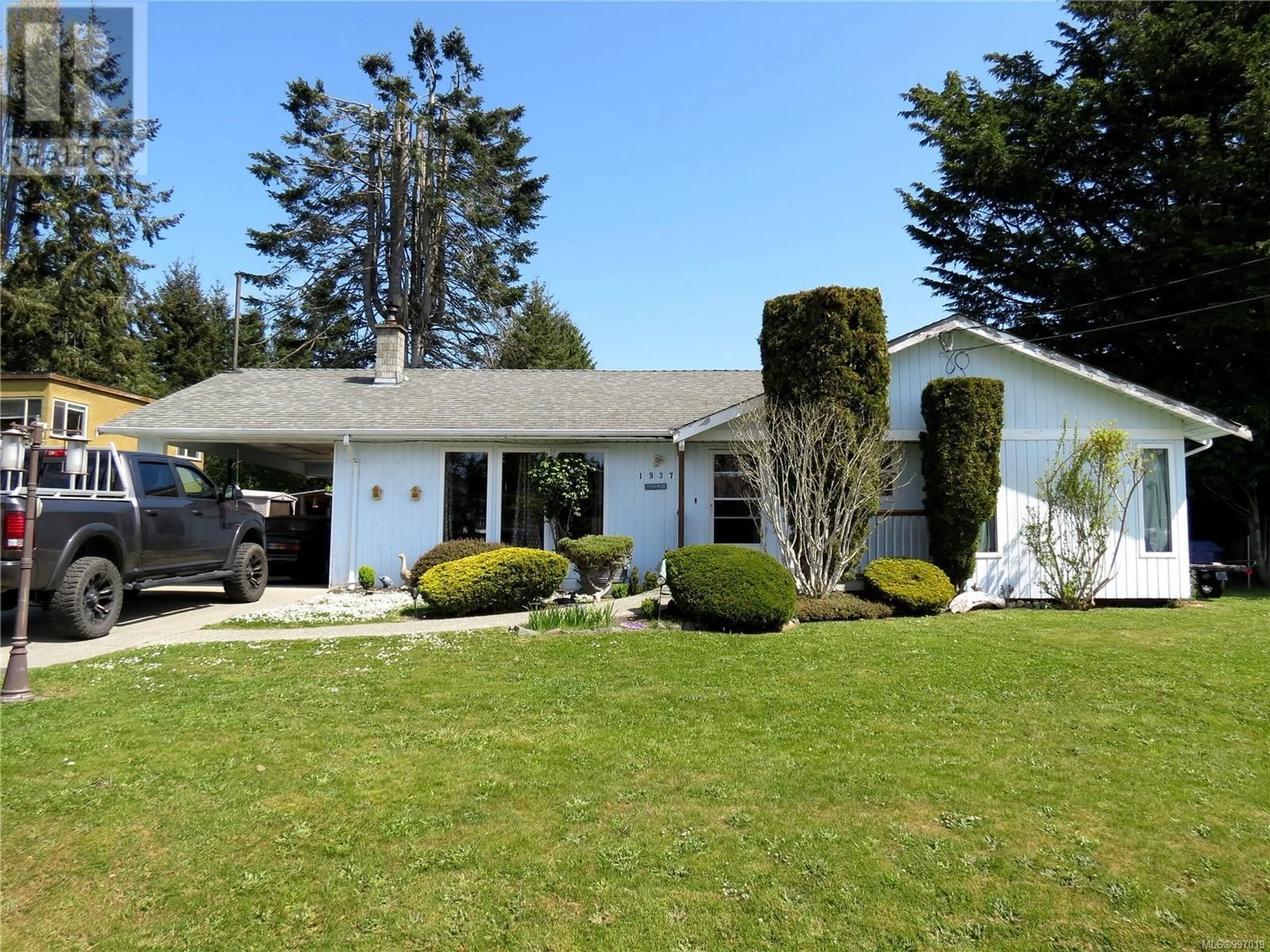 Home with vinyl exterior material, street for 1937 POWLIUK CRESCENT, Sooke British Columbia V9Z0P6