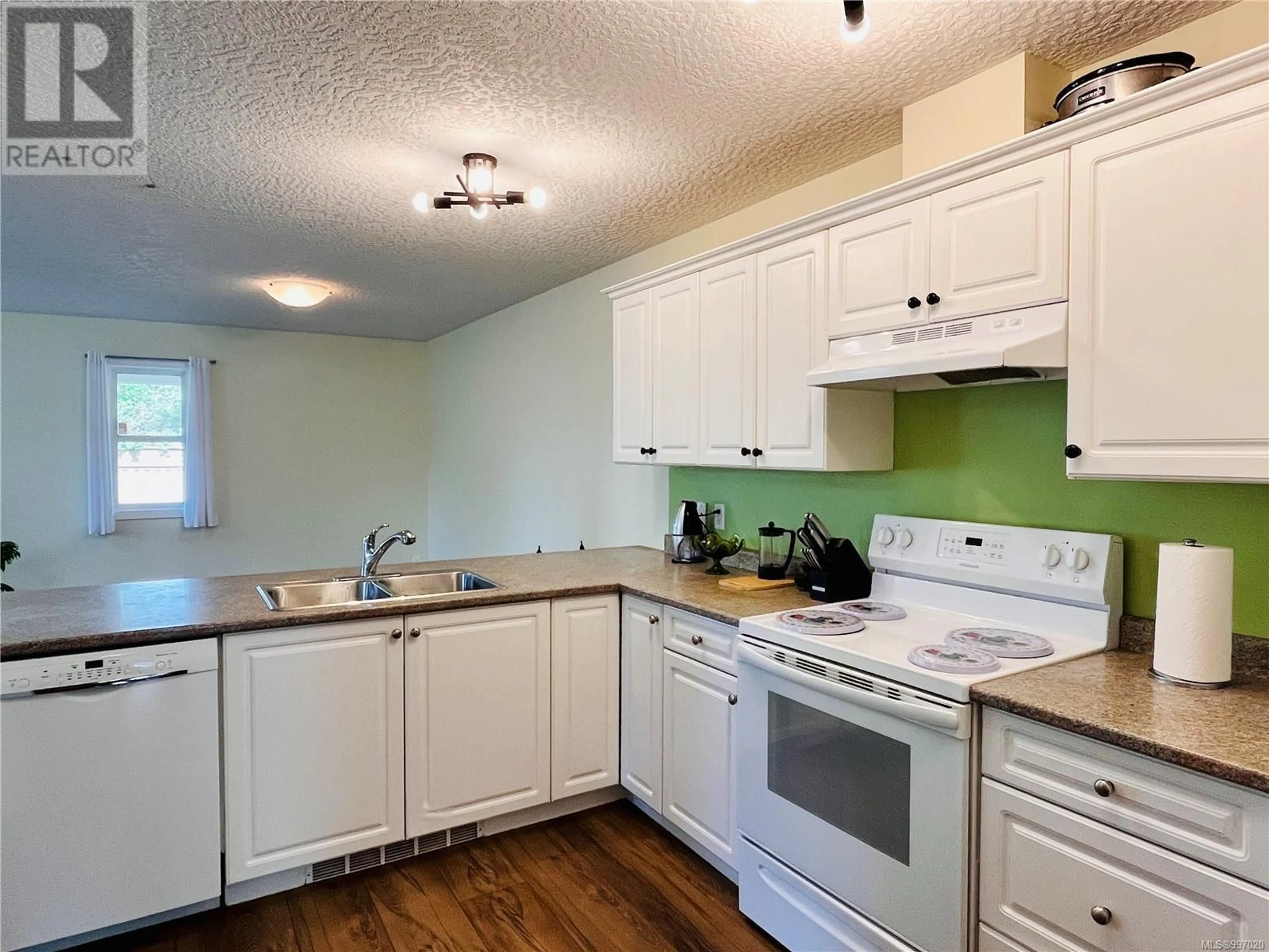 Standard kitchen, unknown for 101 - 6718 GRANT ROAD WEST, Sooke British Columbia V9Z0P5