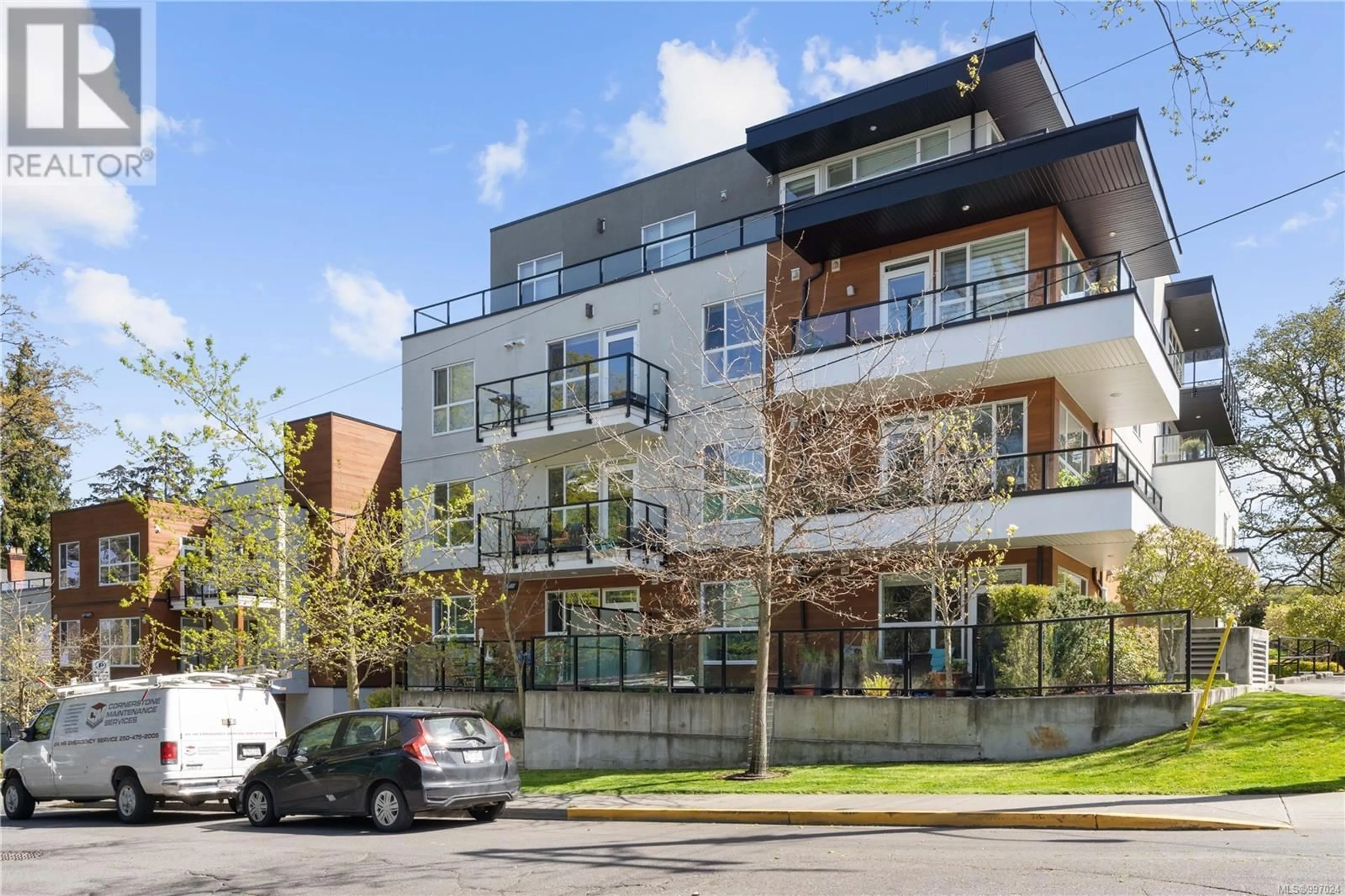 Unknown for 301 - 1531 ELFORD STREET, Victoria British Columbia V8R3X9
