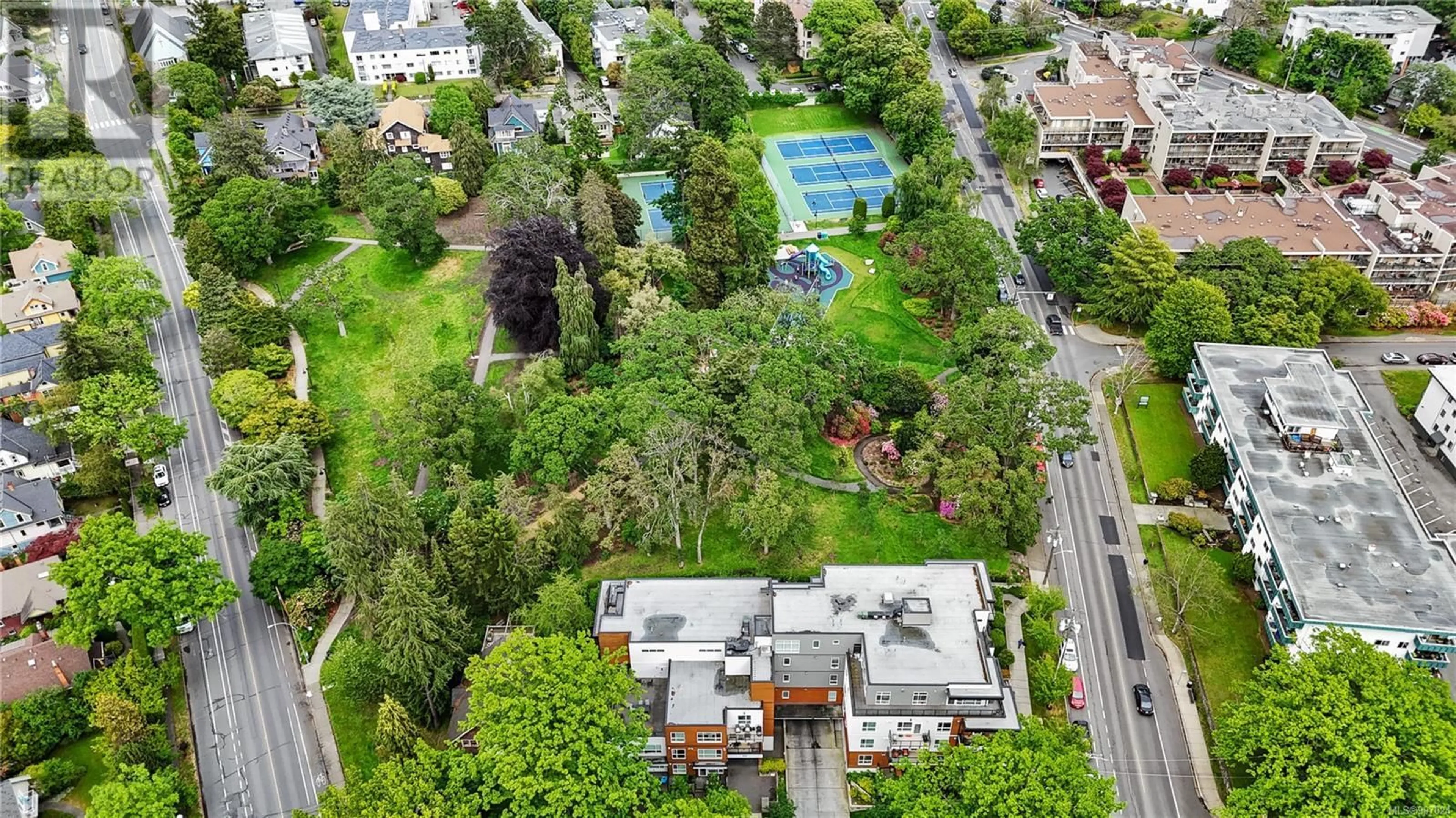 A pic from outside/outdoor area/front of a property/back of a property/a pic from drone, city buildings view from balcony for 301 - 1531 ELFORD STREET, Victoria British Columbia V8R3X9