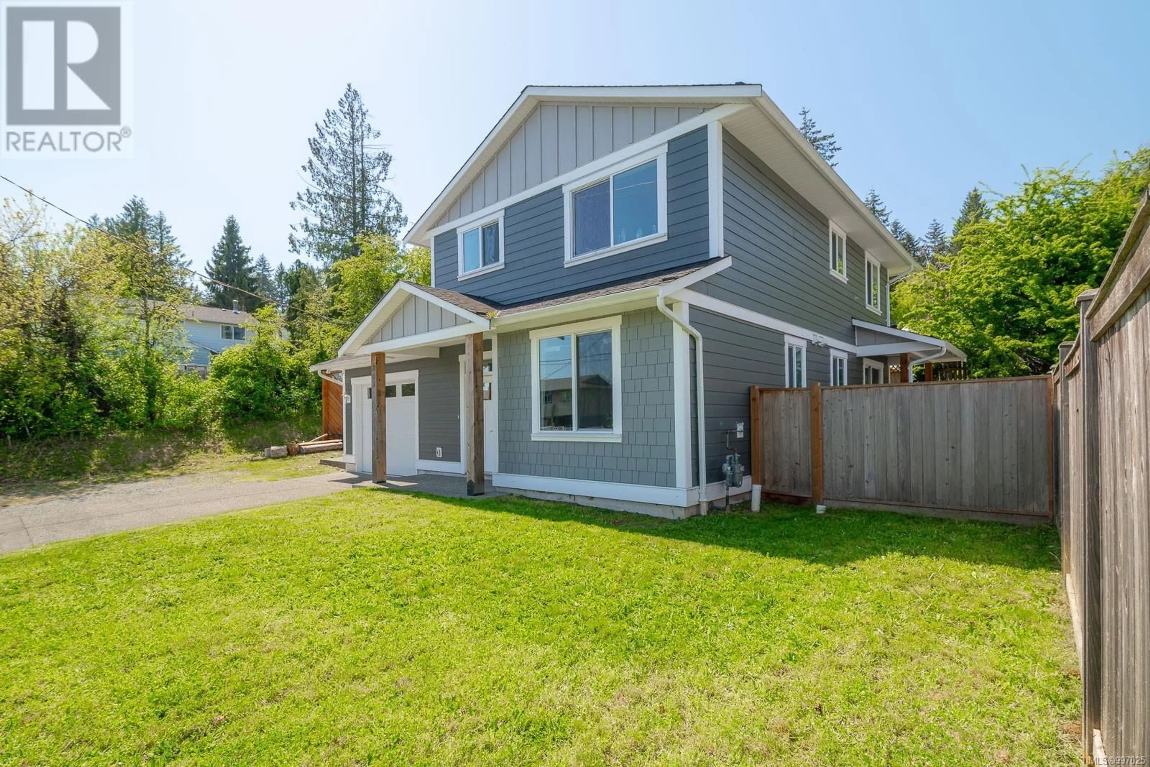 Home with vinyl exterior material, unknown for 803 HOWARD AVENUE, Nanaimo British Columbia V9R3T3