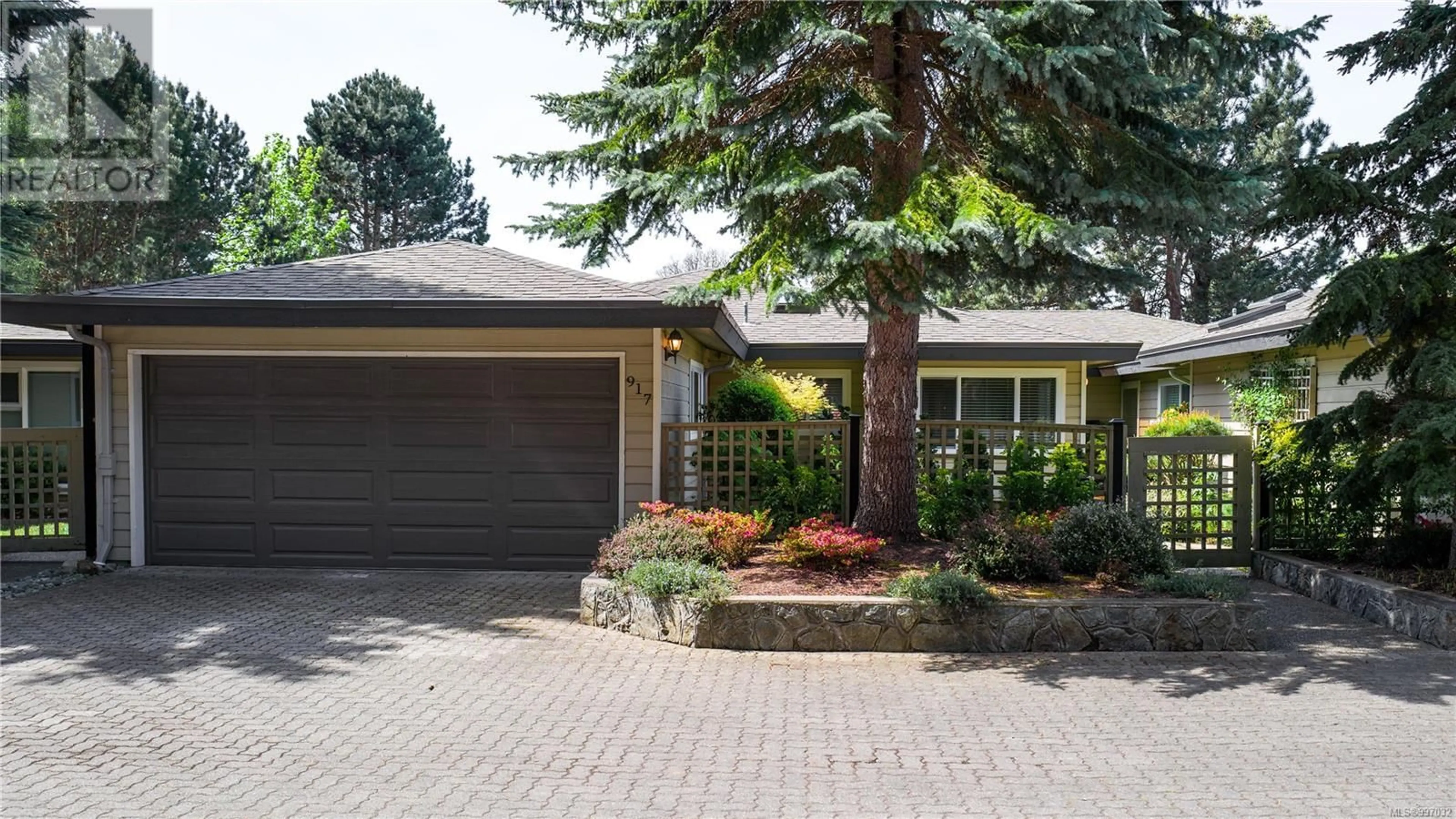 Unknown for 917 - 2829 ARBUTUS ROAD, Saanich British Columbia V8N5X5