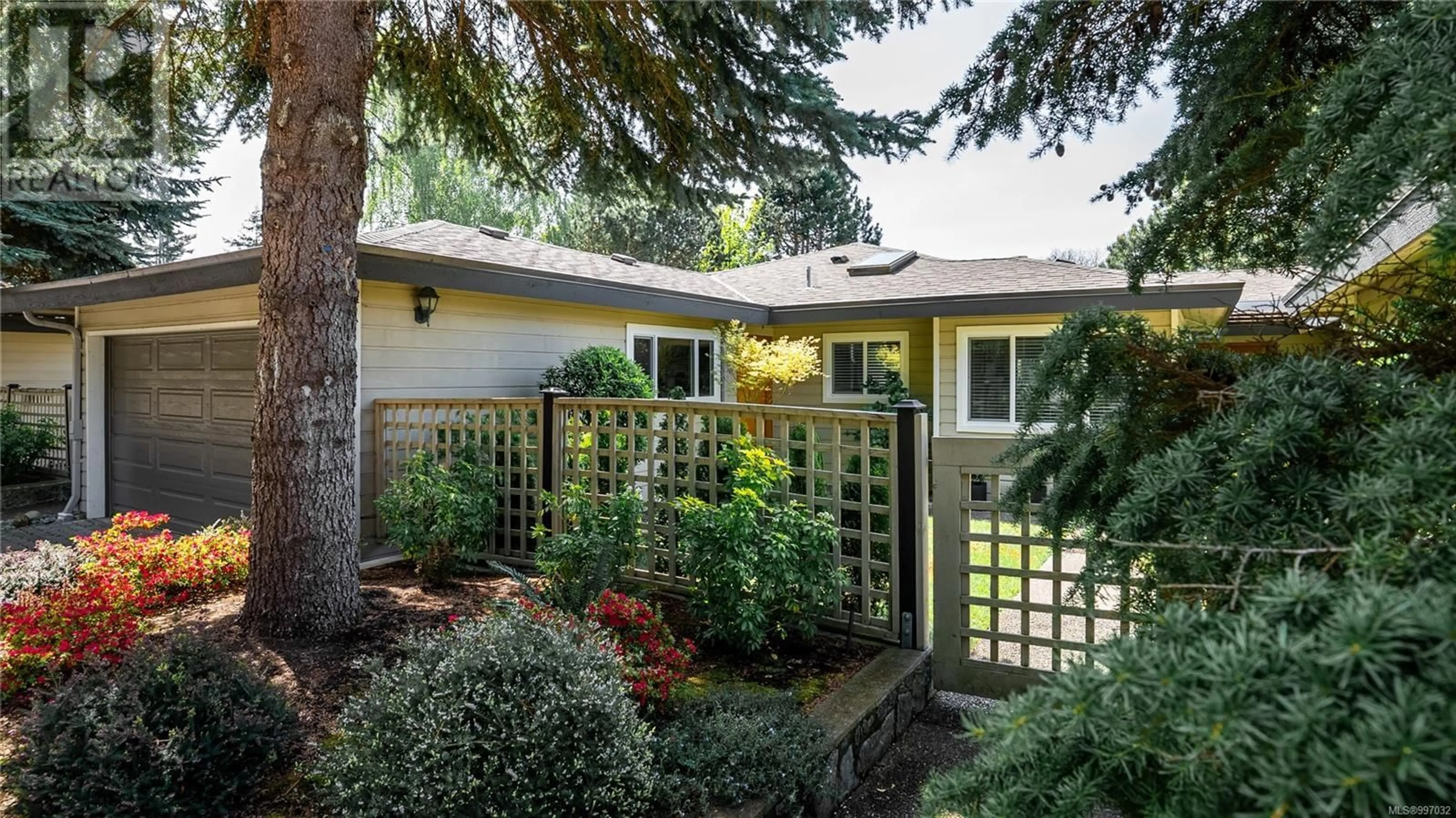 Unknown for 917 - 2829 ARBUTUS ROAD, Saanich British Columbia V8N5X5