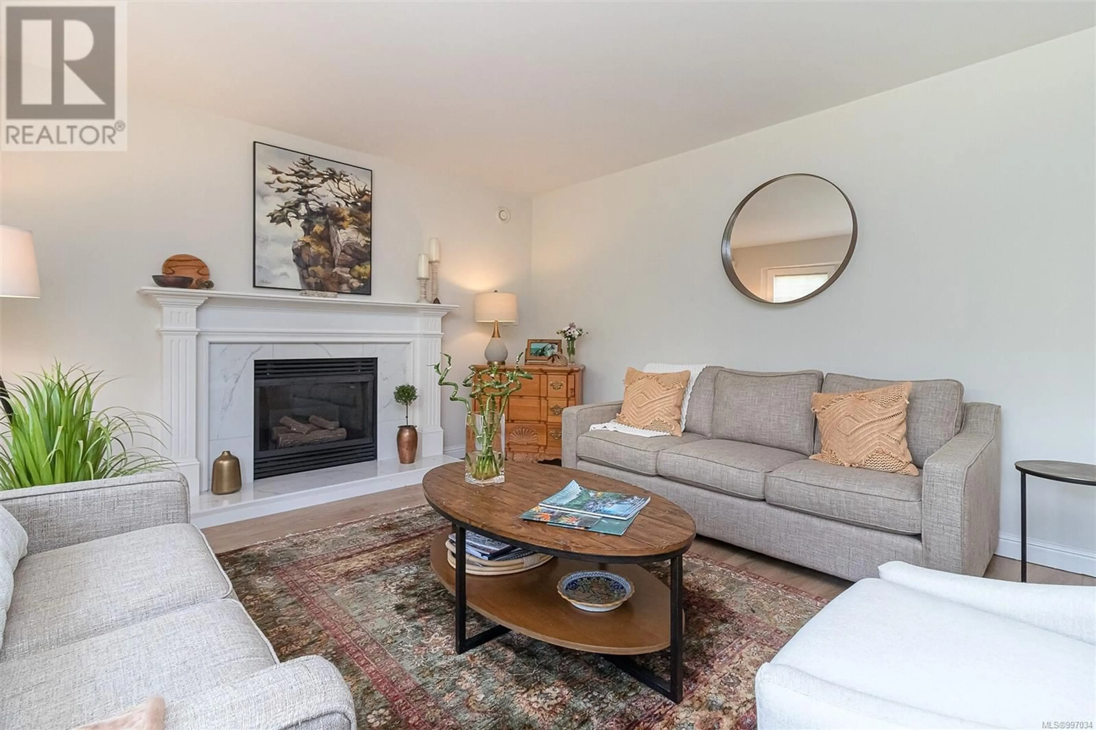 Living room with furniture, unknown for 1251 ROSLYN ROAD, Oak Bay British Columbia V8S4R7