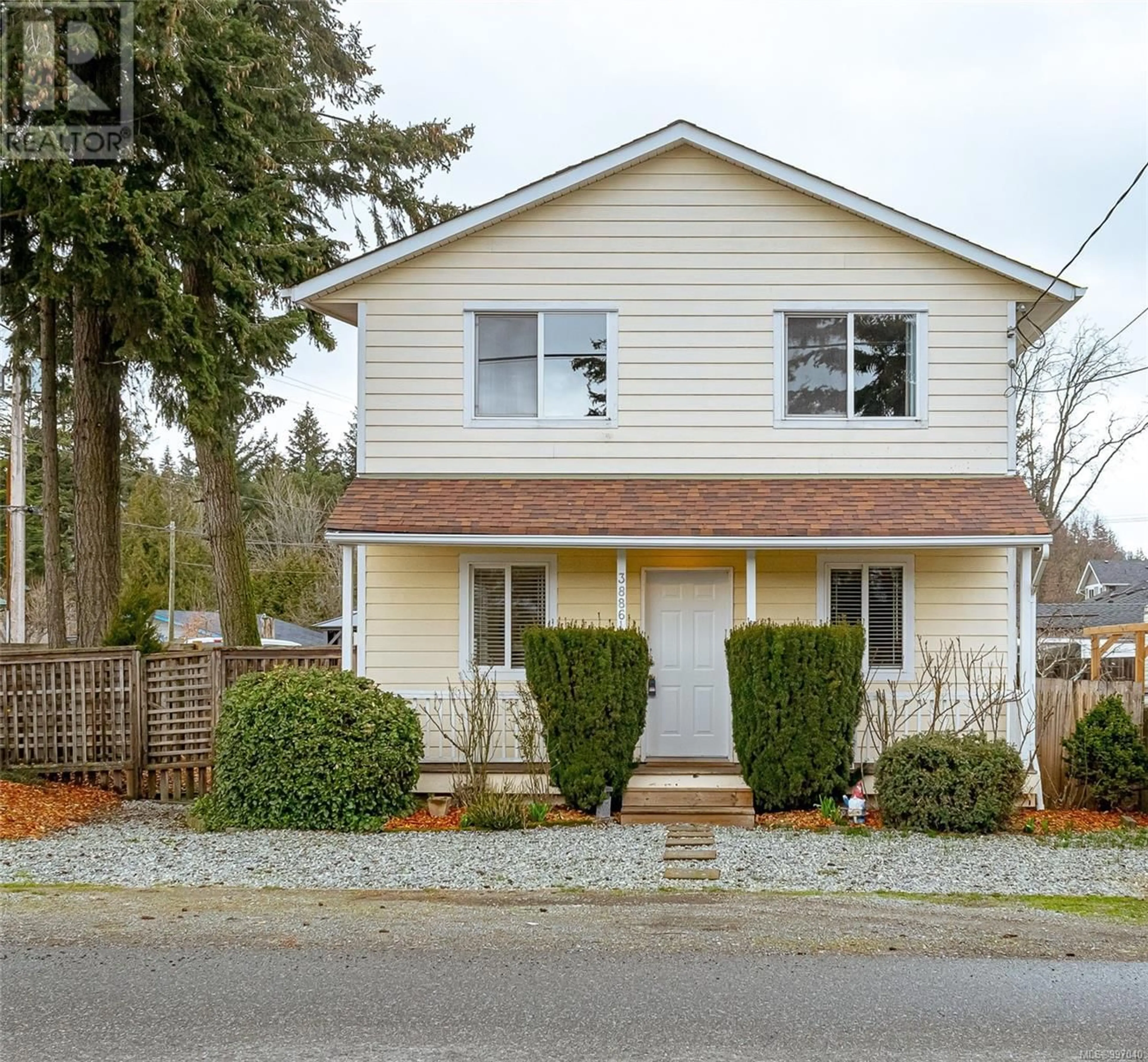 Home with vinyl exterior material, street for 3886 VICTORIA AVENUE, Nanaimo British Columbia V9T1Z8
