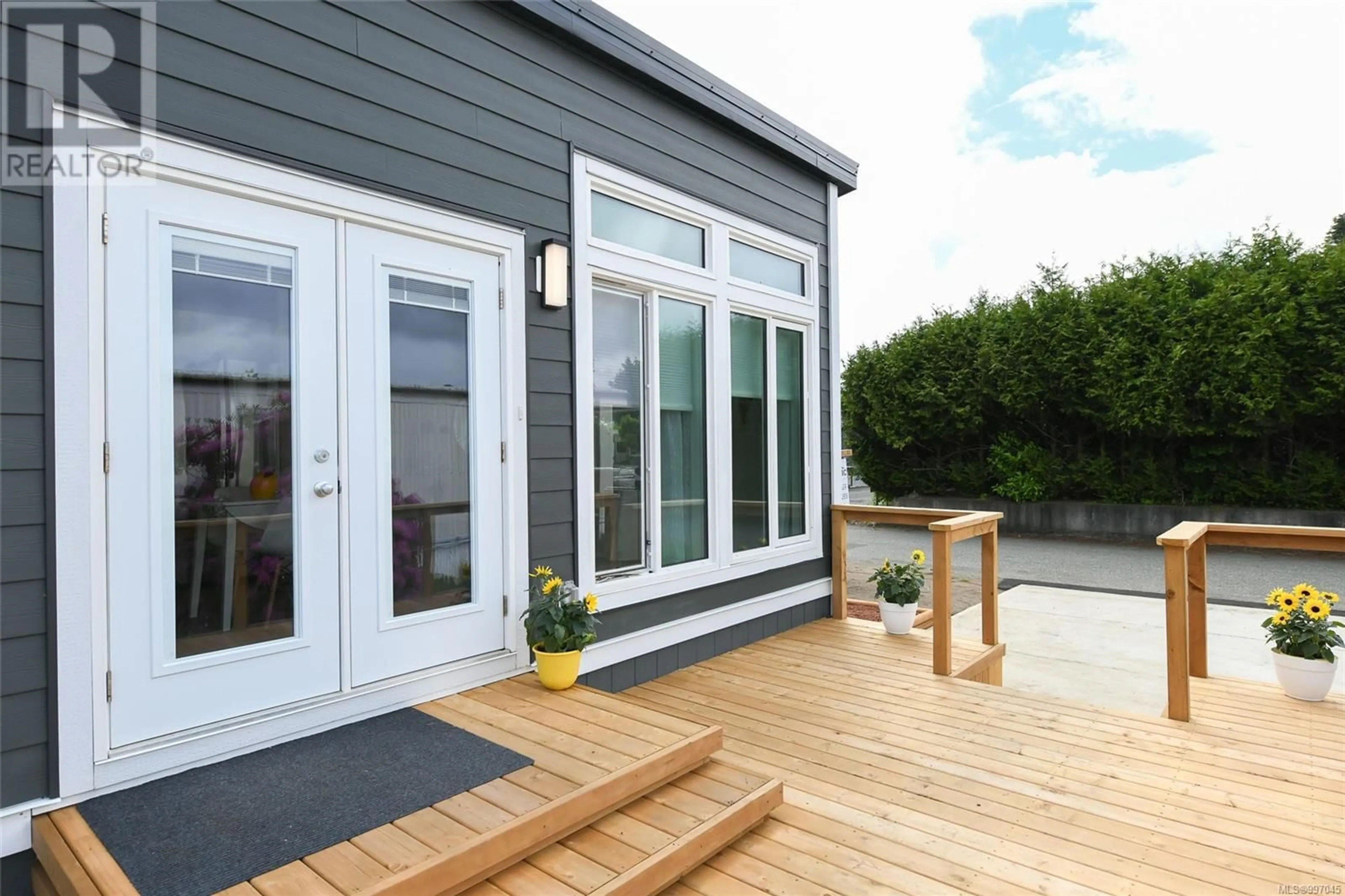 Home with vinyl exterior material, street for 3 - 2625 MANSFIELD DRIVE, Courtenay British Columbia V9N3M2
