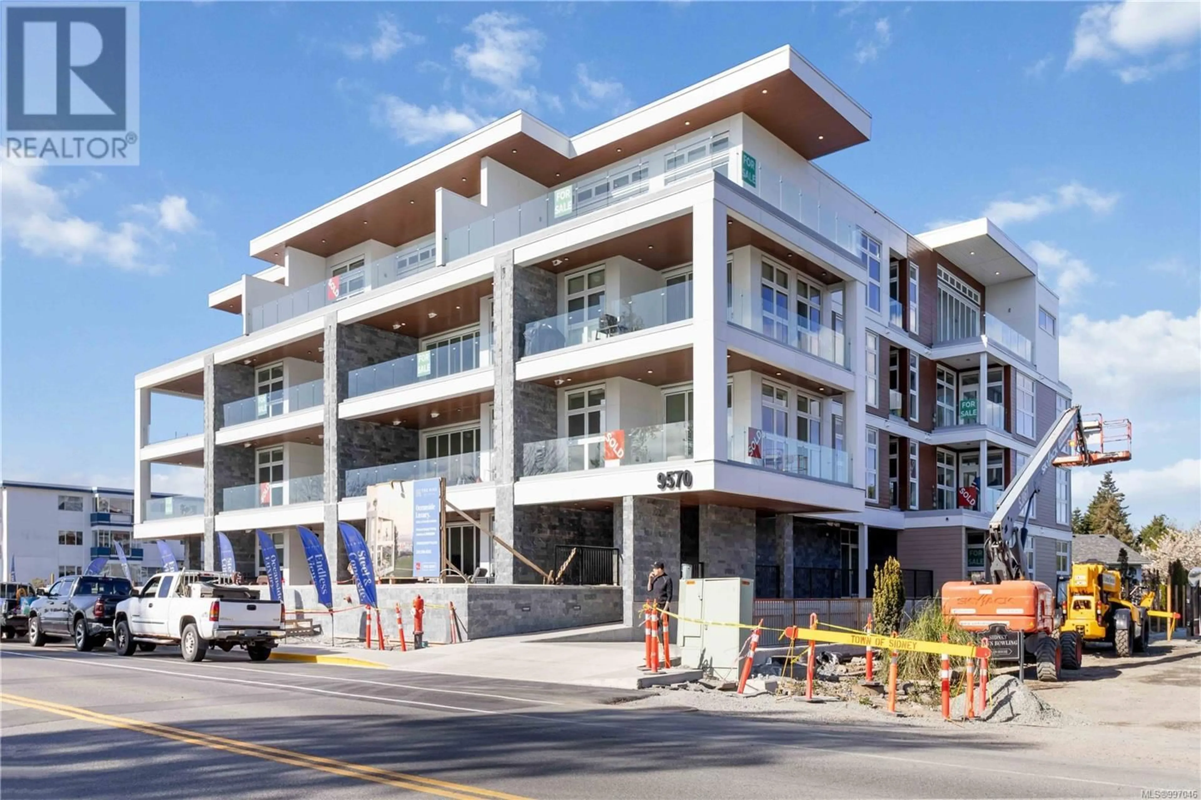 Unknown for 403 - 9570 FIFTH STREET, Sidney British Columbia V8L2W5