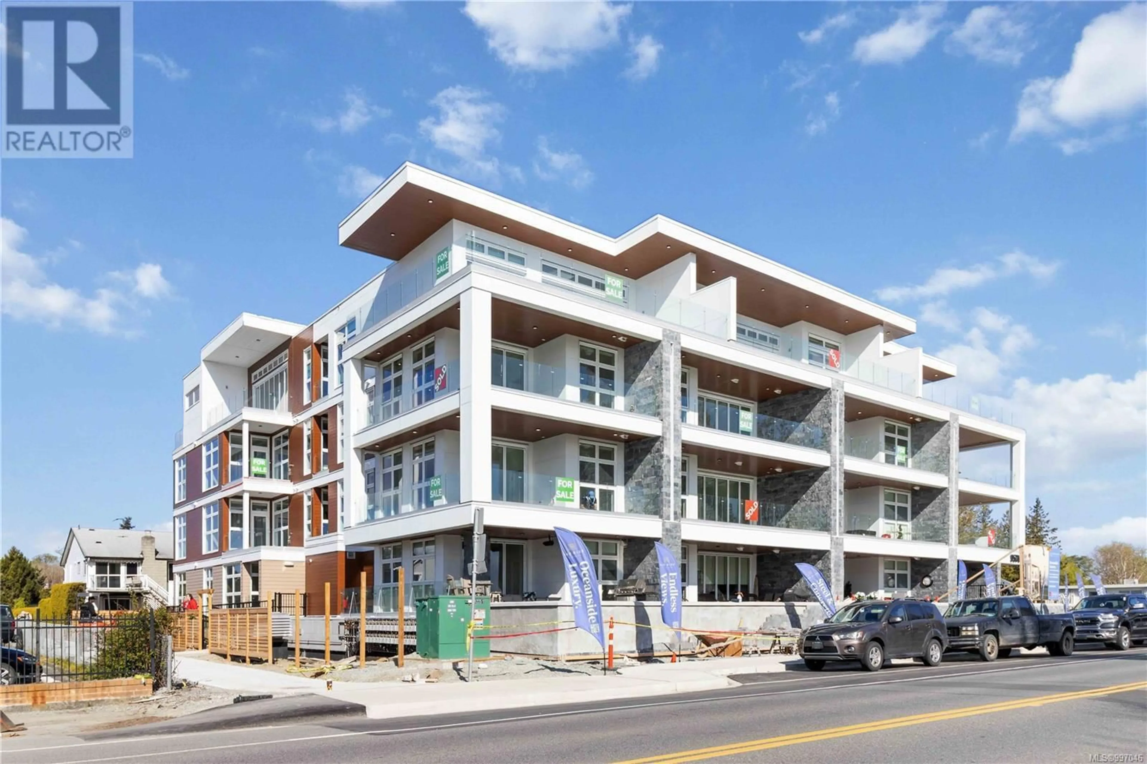 Home with vinyl exterior material, building for 403 - 9570 FIFTH STREET, Sidney British Columbia V8L2W5