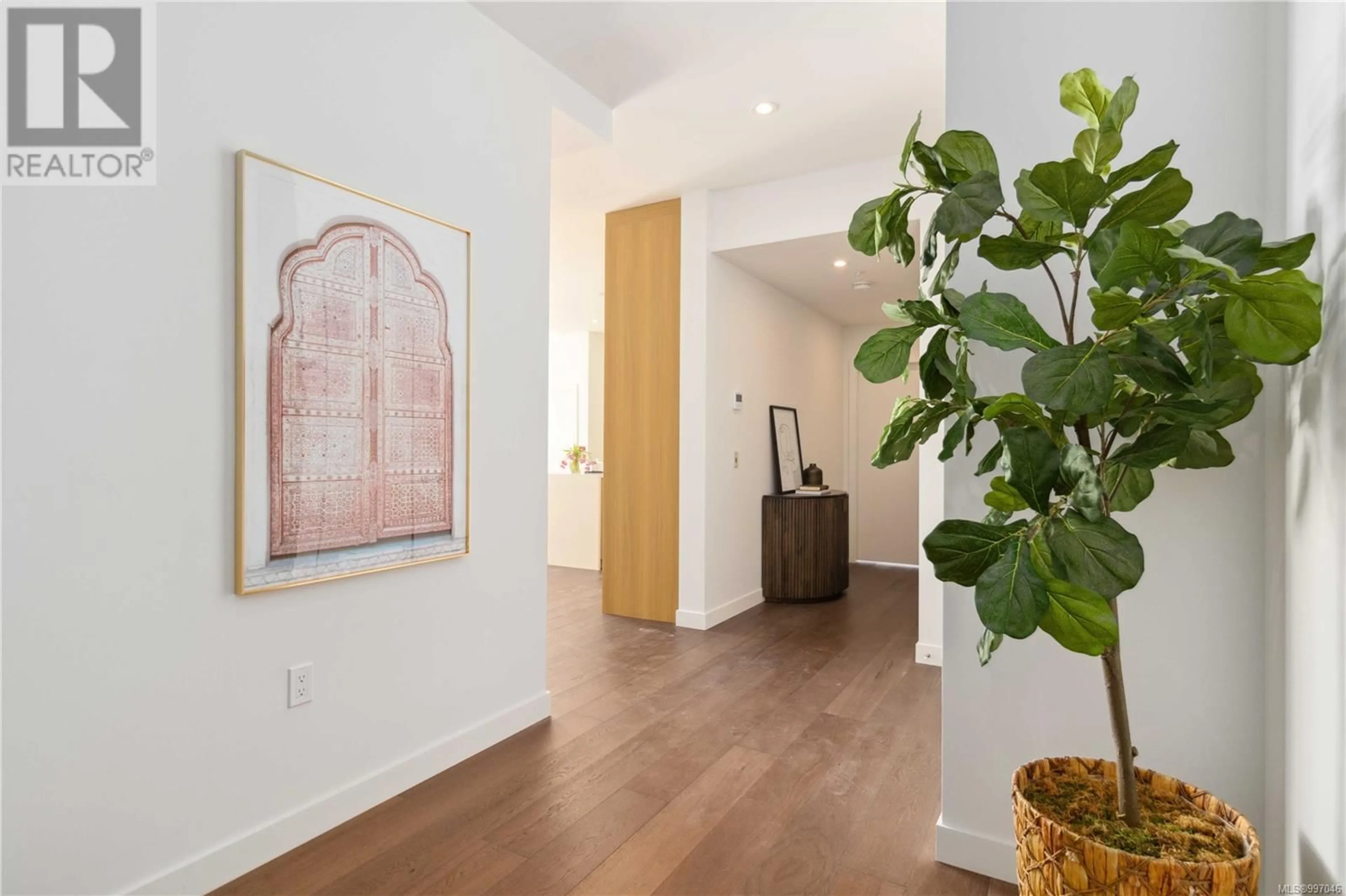 Indoor entryway for 403 - 9570 FIFTH STREET, Sidney British Columbia V8L2W5