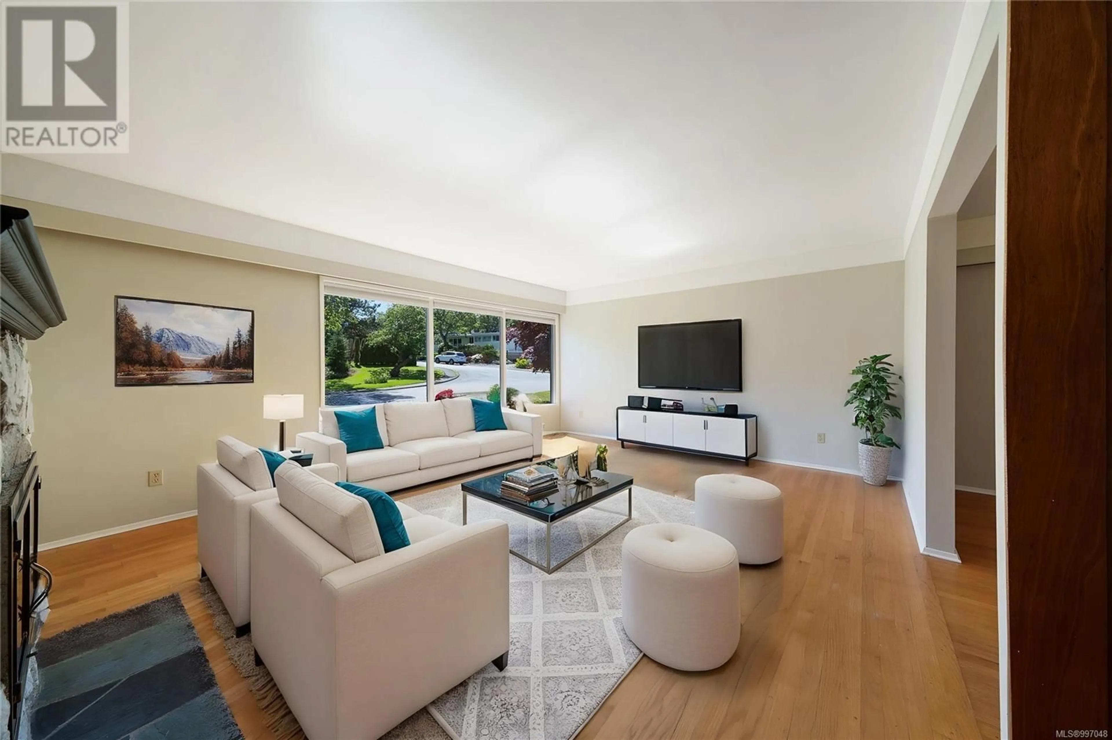 Living room with furniture, unknown for 2048 FREDERICK NORRIS ROAD, Oak Bay British Columbia V8P2B2