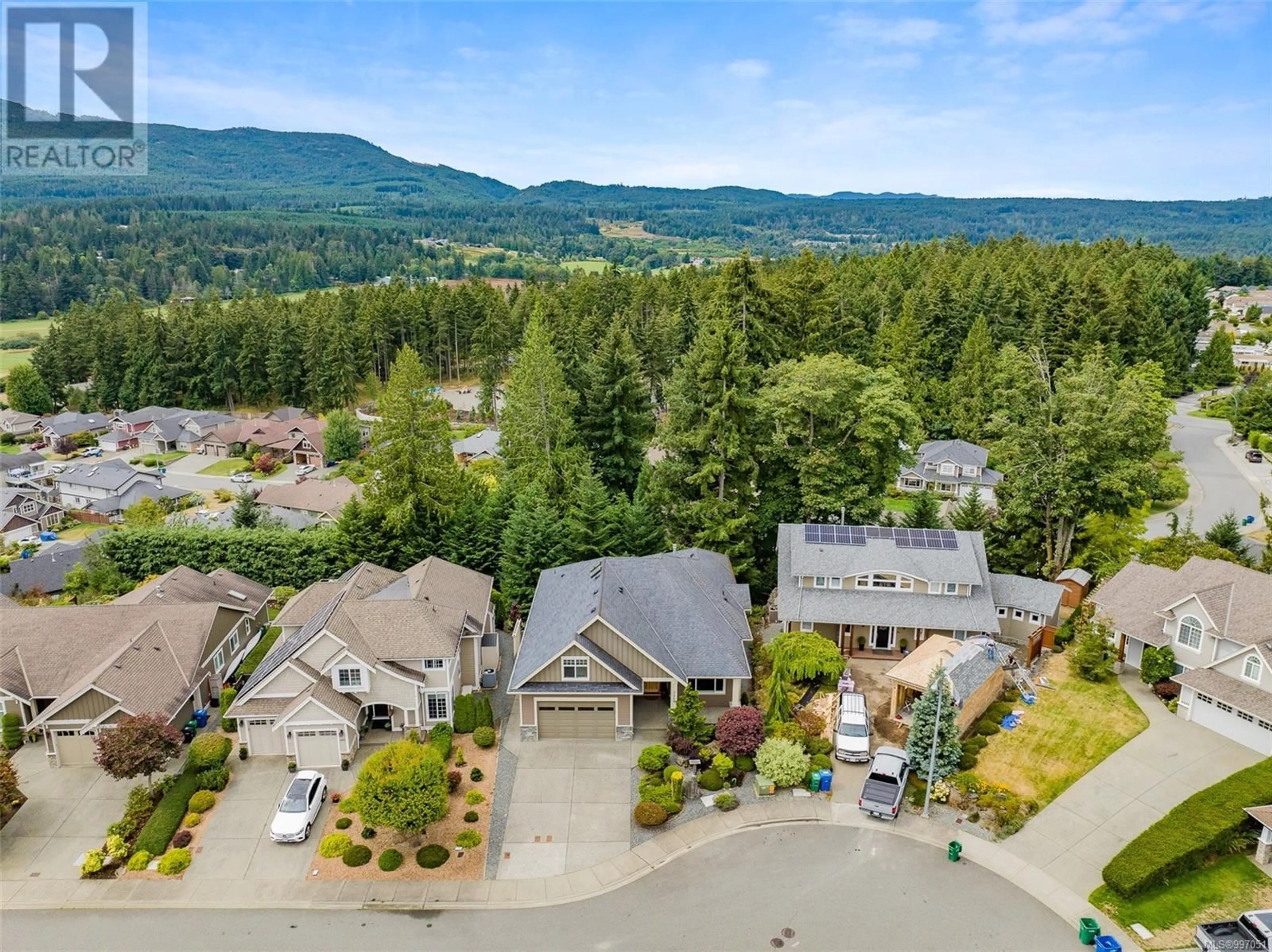 A pic from outside/outdoor area/front of a property/back of a property/a pic from drone, mountain view for 3458 SANTA FE PLACE, Nanaimo British Columbia V9T0A6