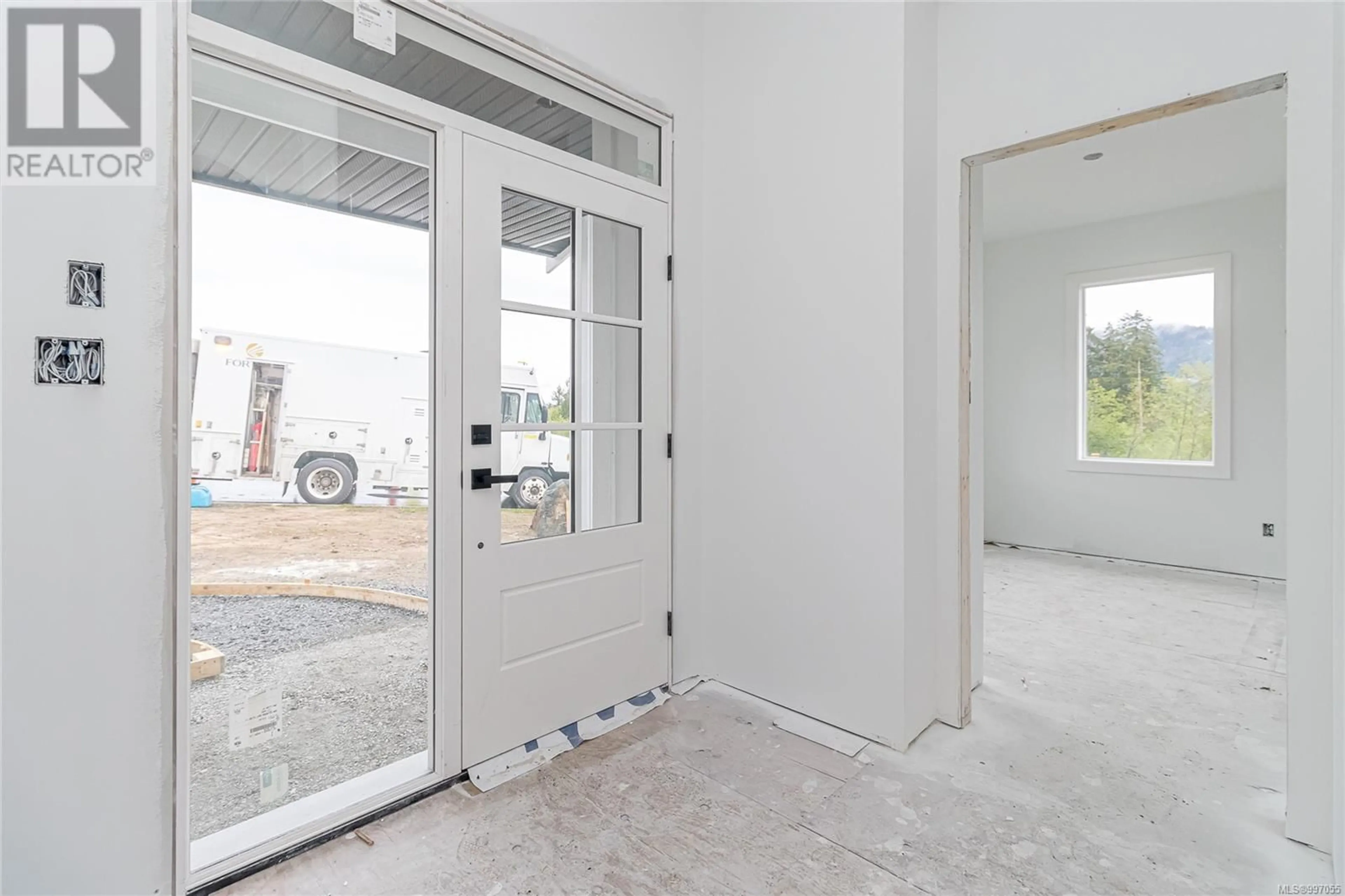 Indoor foyer for 1834 VEE ROAD, Cowichan Bay British Columbia V0R1N0