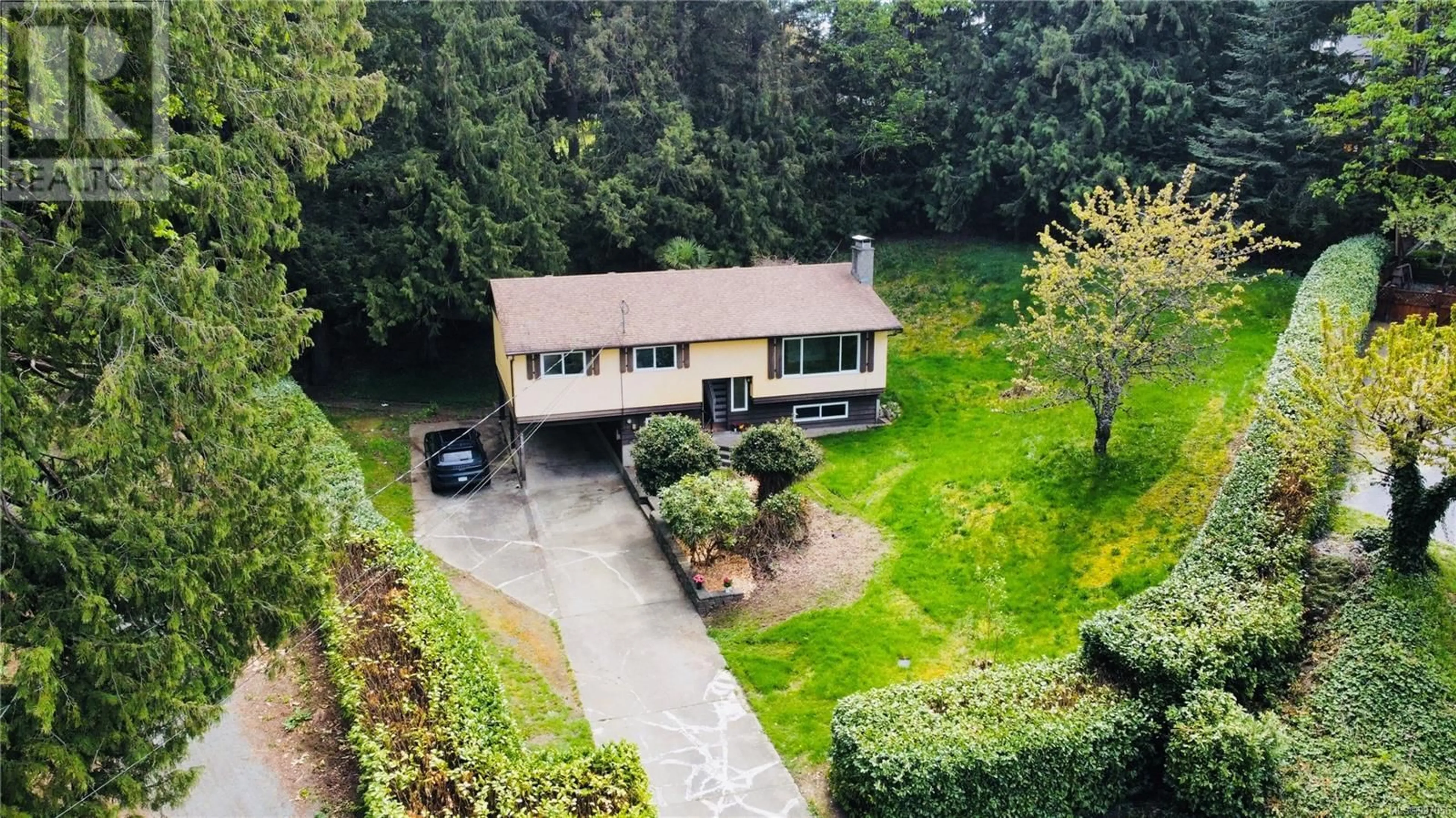 A pic from outside/outdoor area/front of a property/back of a property/a pic from drone, street for 2749 JOANNA TERRACE, Nanaimo British Columbia V9T4V3