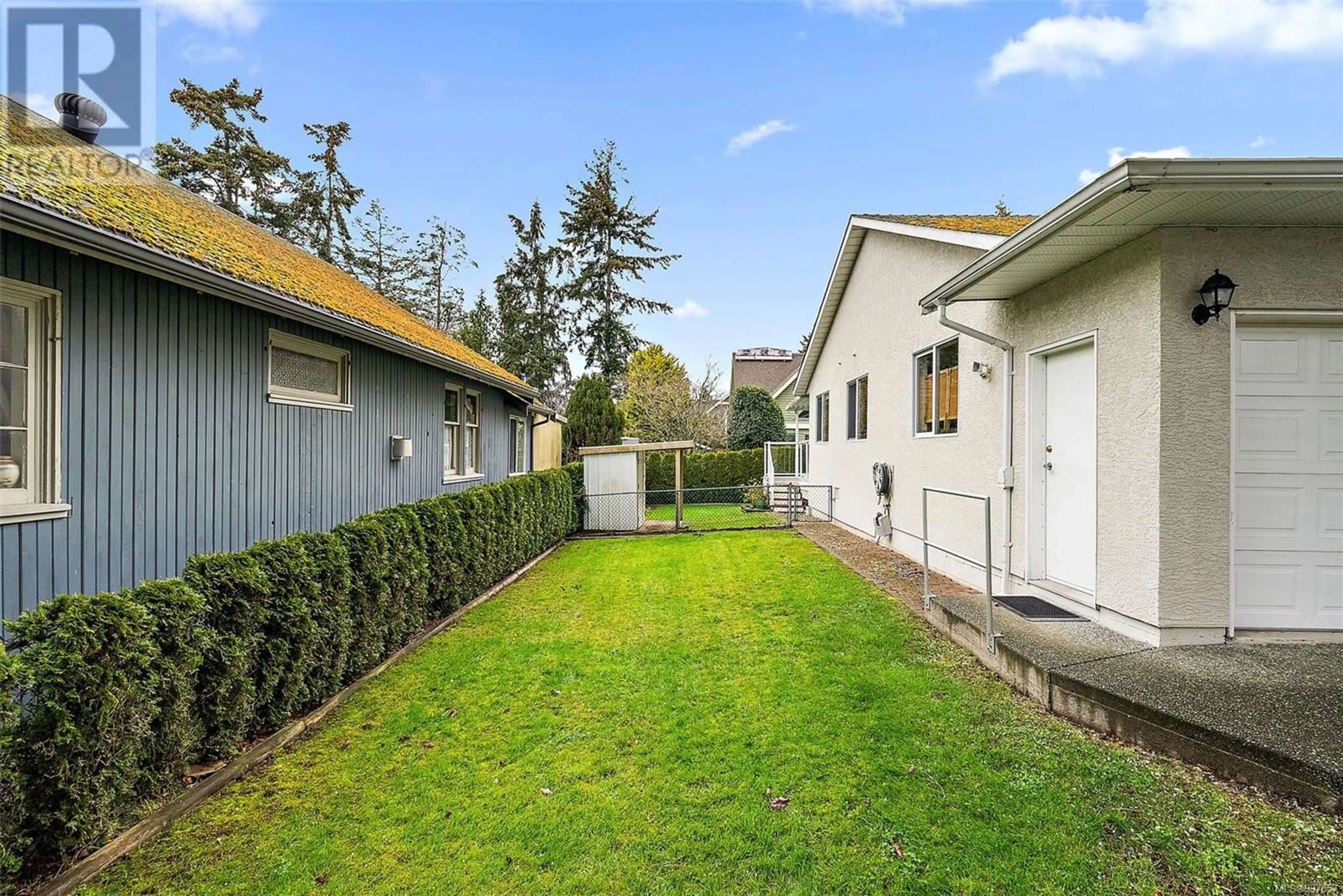 Patio, street for 2370 MALAVIEW AVENUE, Sidney British Columbia V8L2G2