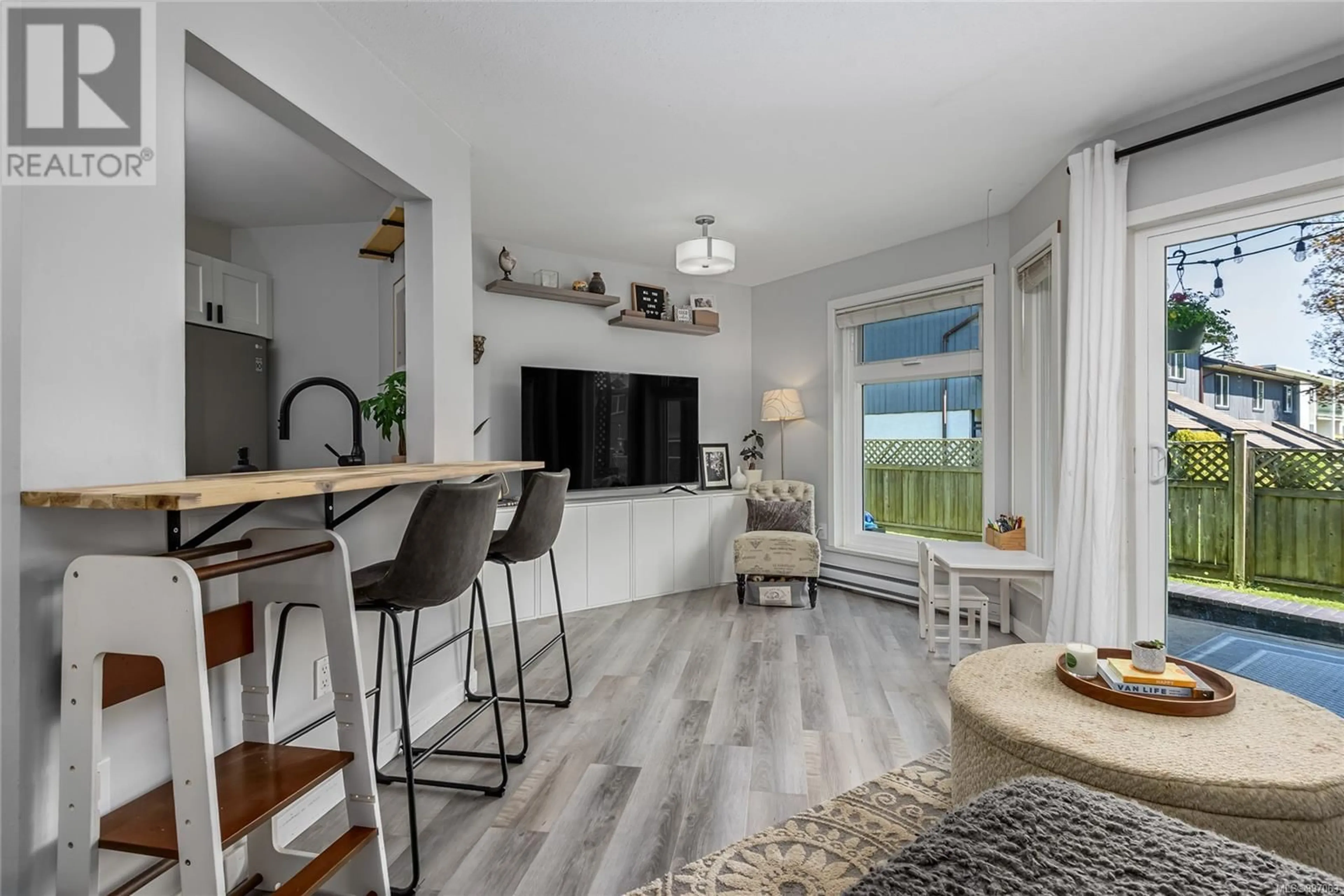 Living room with furniture, unknown for 116 - 146 BACK ROAD, Courtenay British Columbia V9N3W6