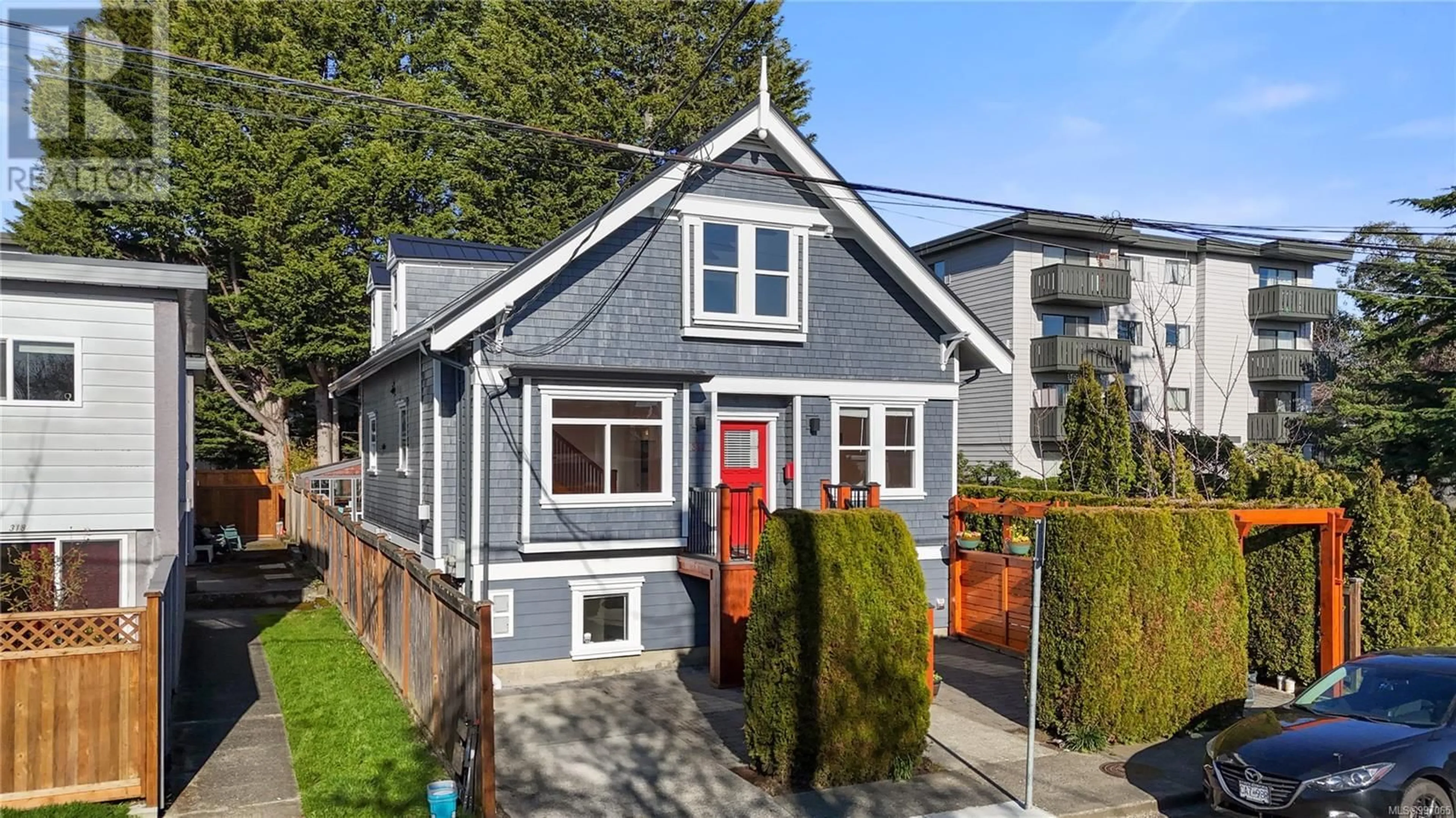 Home with vinyl exterior material, street for 1 - 348 BECKLEY AVENUE, Victoria British Columbia V8V1J5