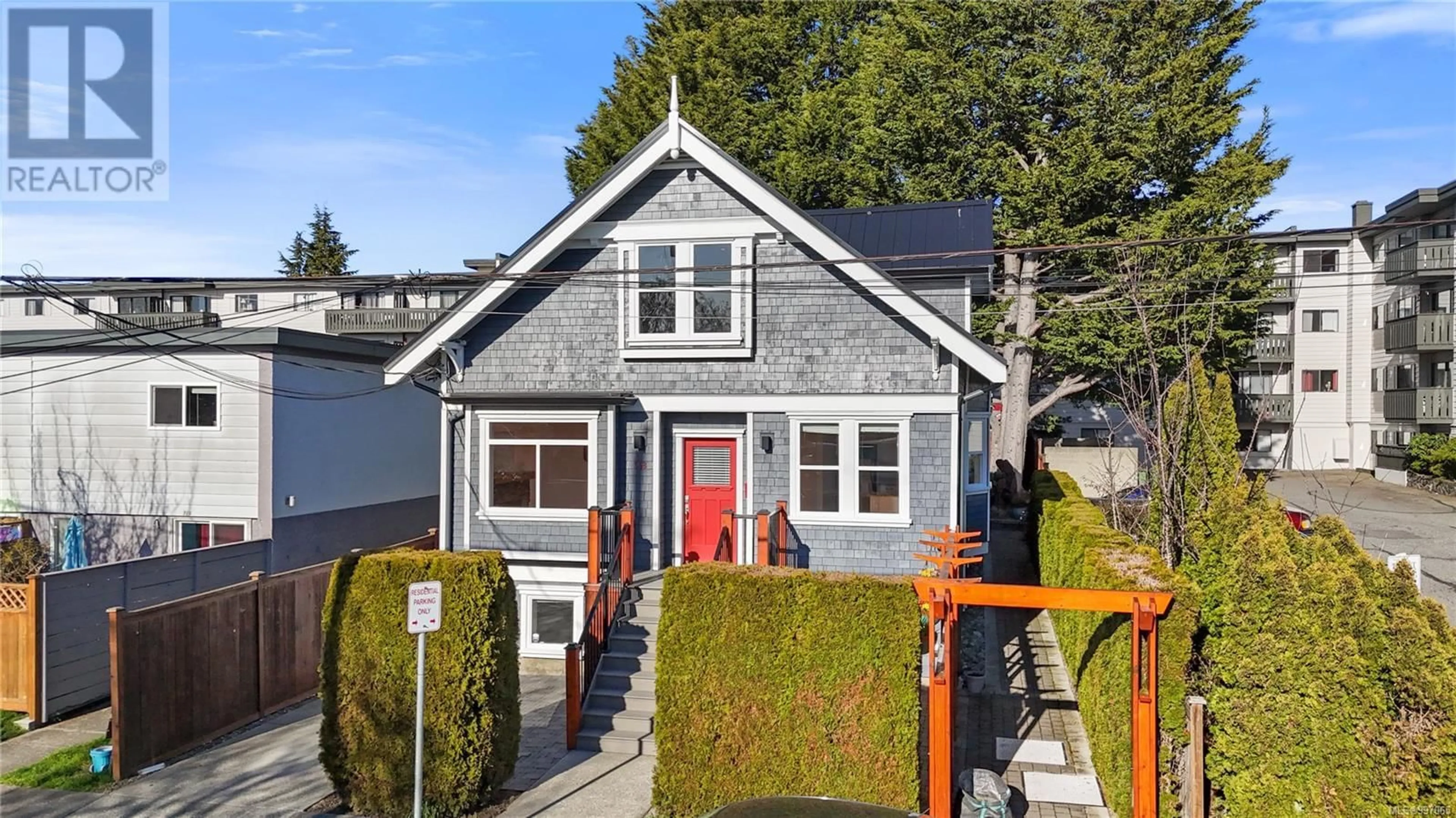 Home with vinyl exterior material, street for 1 - 348 BECKLEY AVENUE, Victoria British Columbia V8V1J5