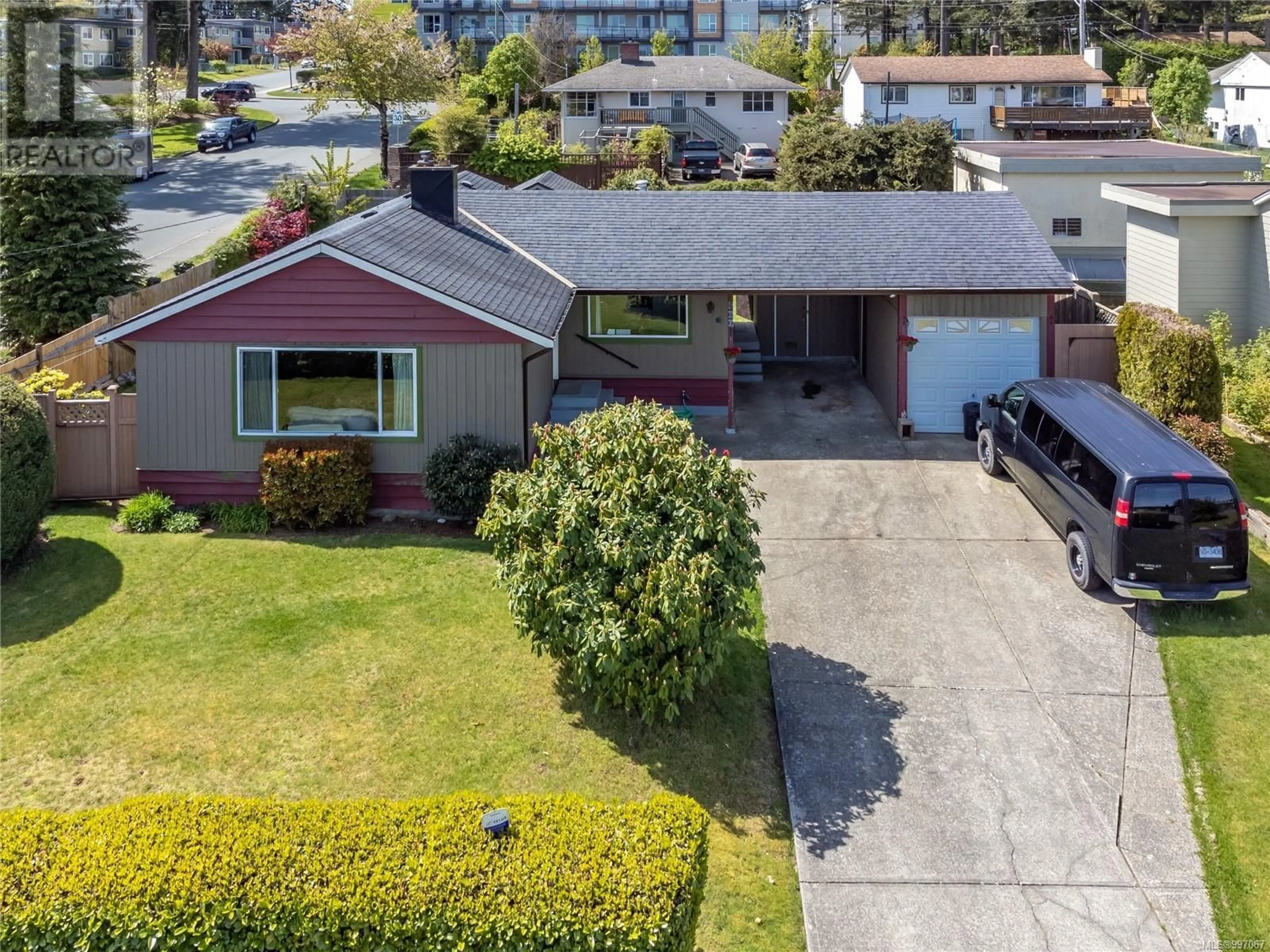 A pic from outside/outdoor area/front of a property/back of a property/a pic from drone, street for 300 MCCARTHY STREET, Campbell River British Columbia V9W2R6