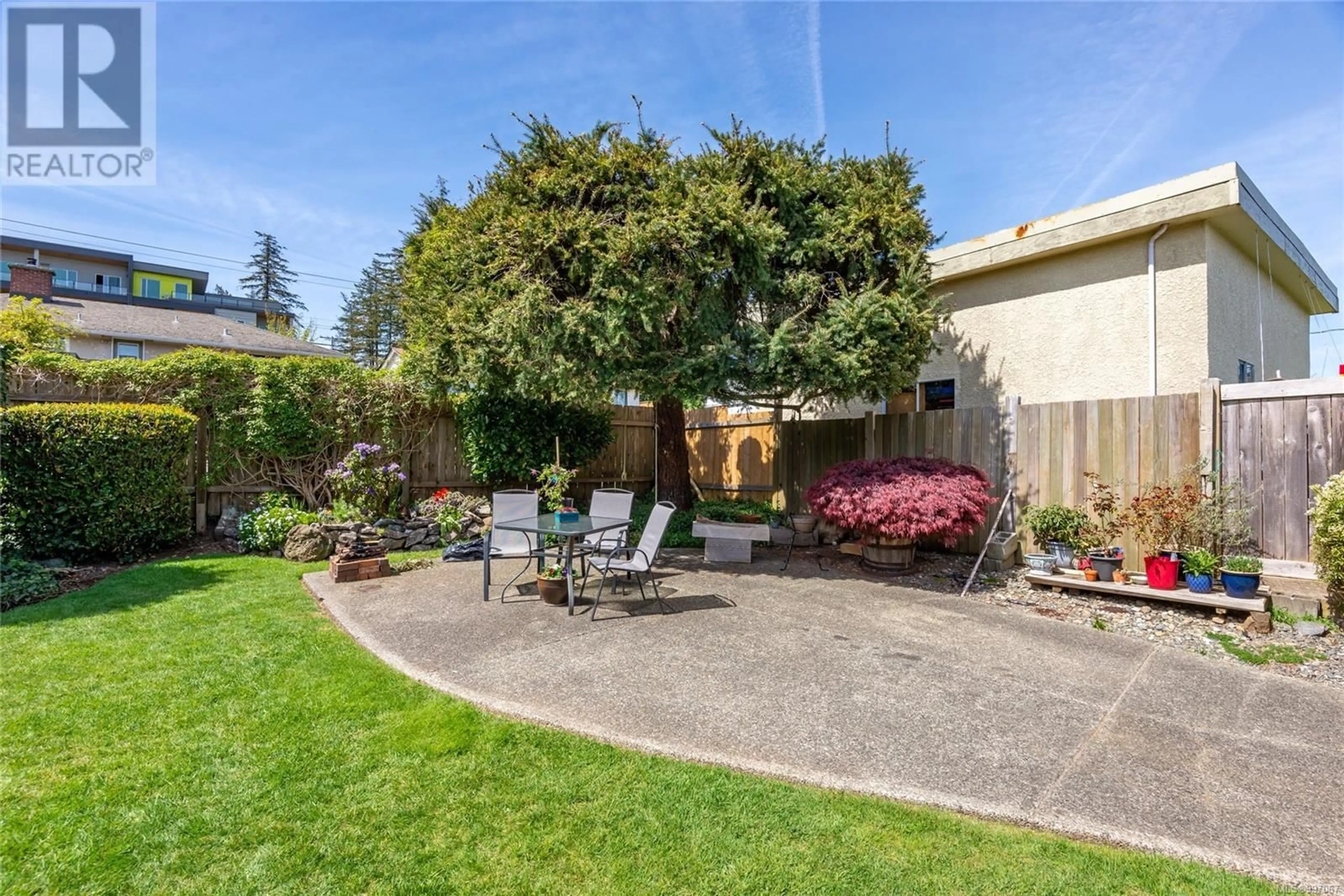 Patio, street for 300 MCCARTHY STREET, Campbell River British Columbia V9W2R6