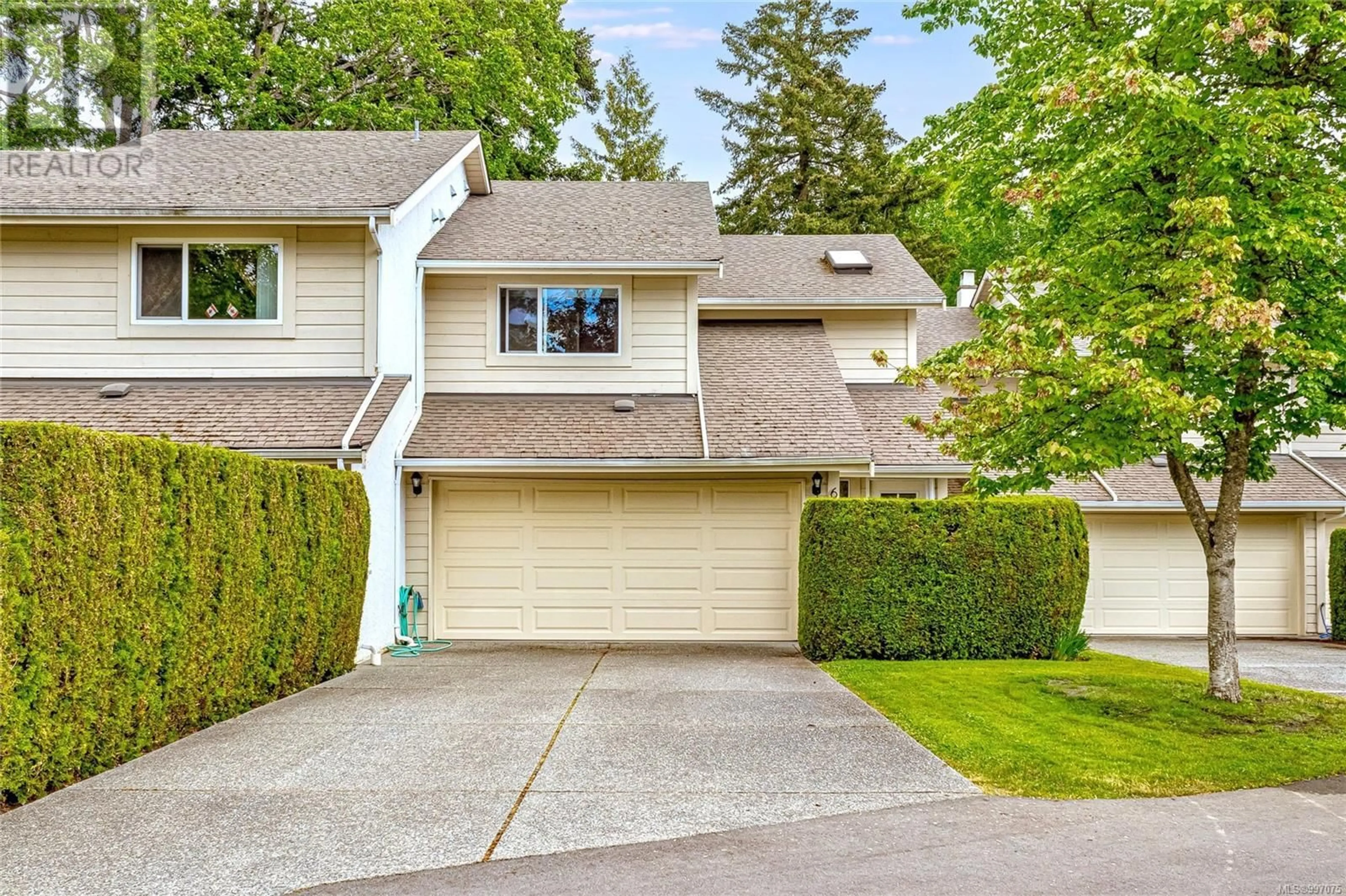 Home with vinyl exterior material, street for 6 - 1287 VERDIER AVENUE, Central Saanich British Columbia V8M1H1
