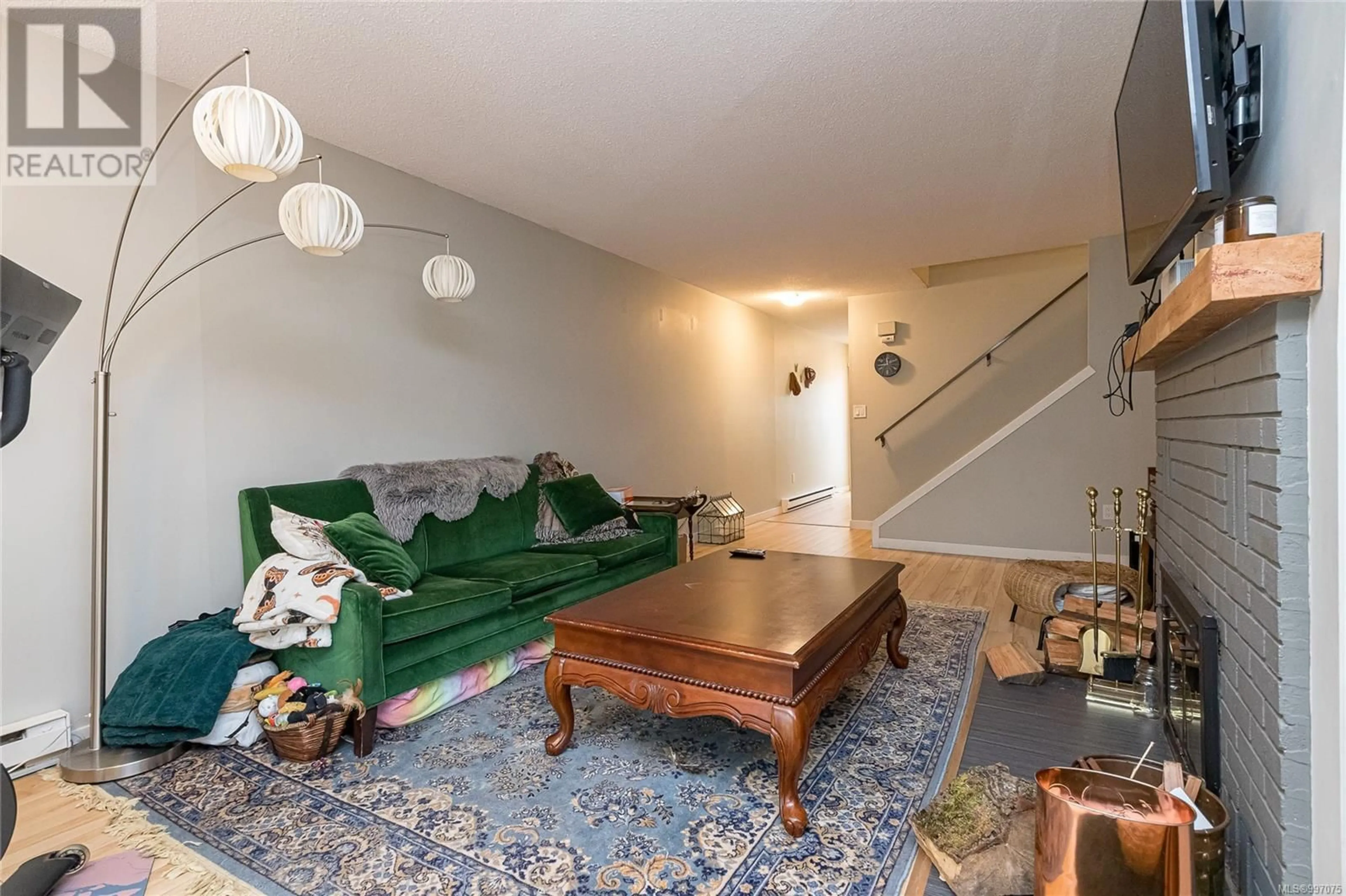 Living room with furniture, unknown for 6 - 1287 VERDIER AVENUE, Central Saanich British Columbia V8M1H1