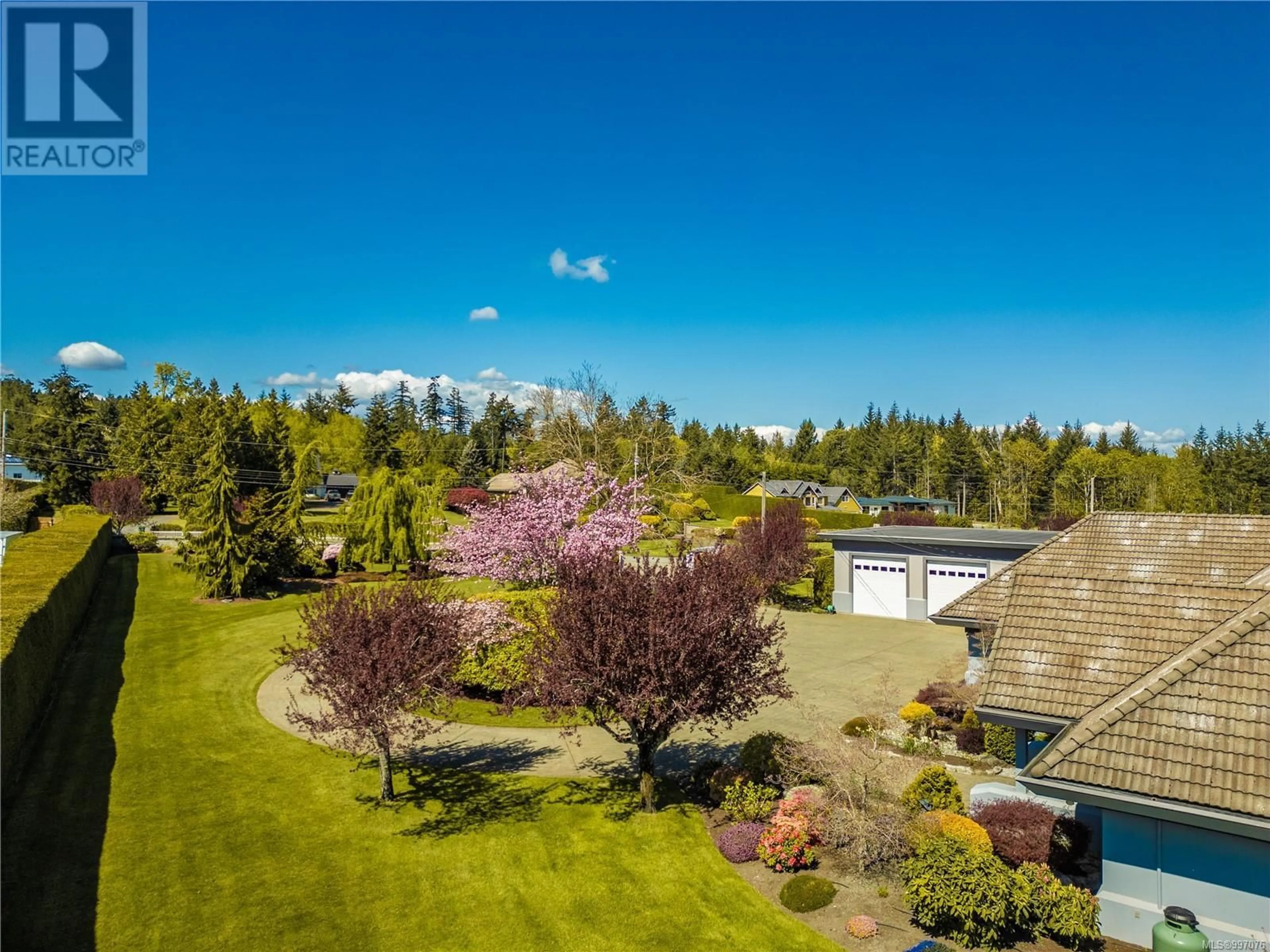 A pic from outside/outdoor area/front of a property/back of a property/a pic from drone, mountain view for 2321 BOULDING ROAD, Mill Bay British Columbia V0R2P0