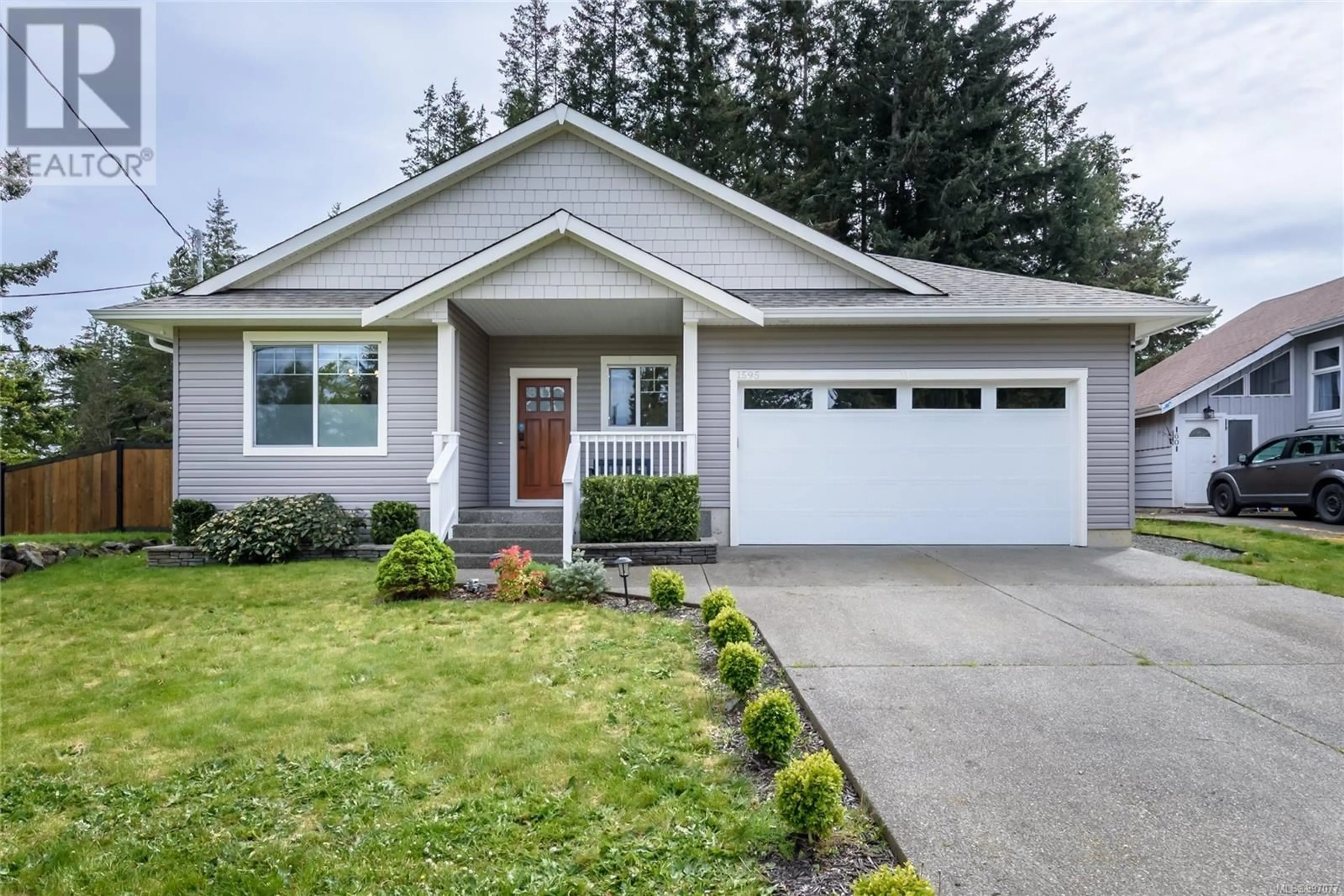 Home with vinyl exterior material, street for 1595 BAILLIE ROAD, Comox British Columbia V9M4C6