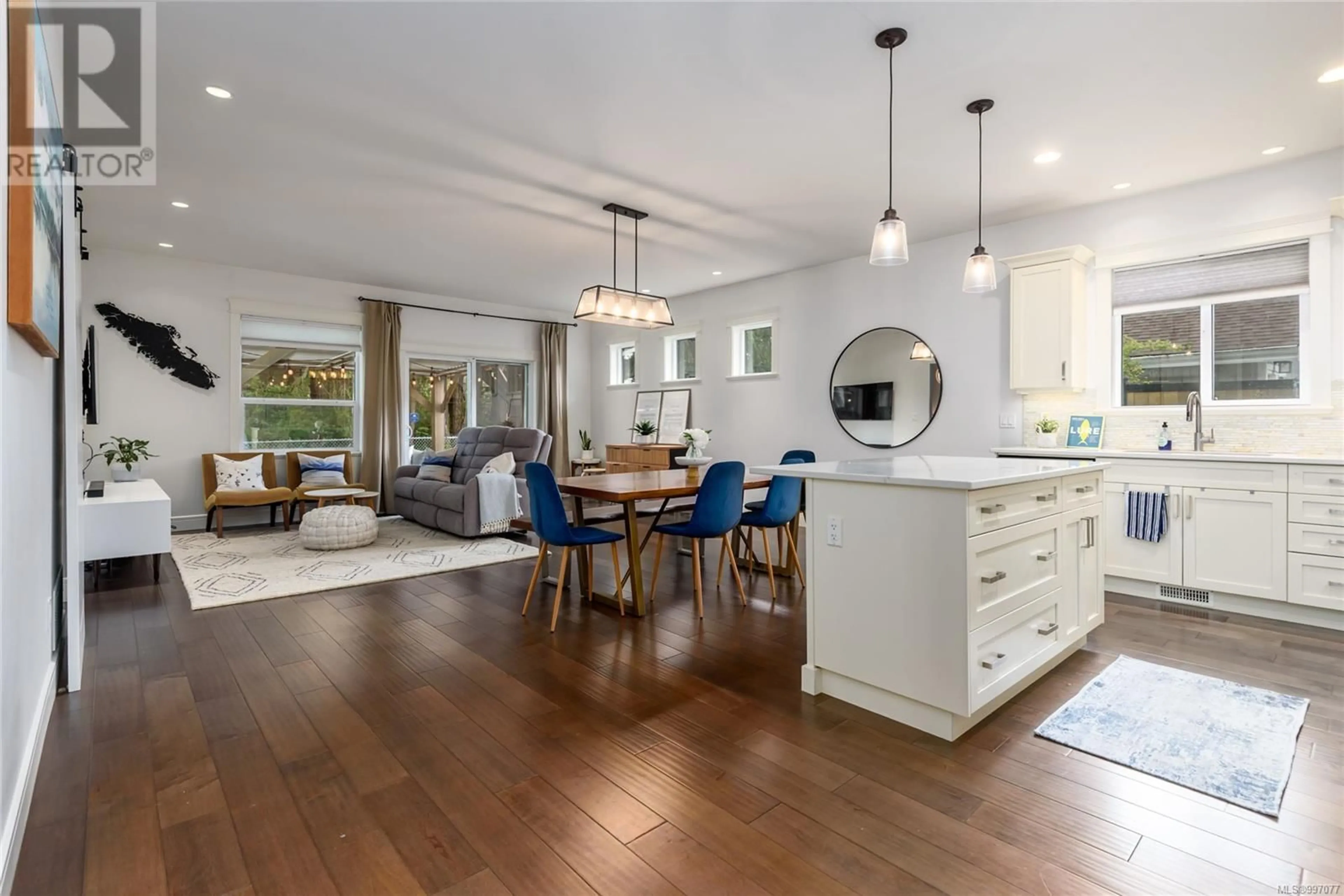 Open concept kitchen, wood/laminate floor for 1595 BAILLIE ROAD, Comox British Columbia V9M4C6