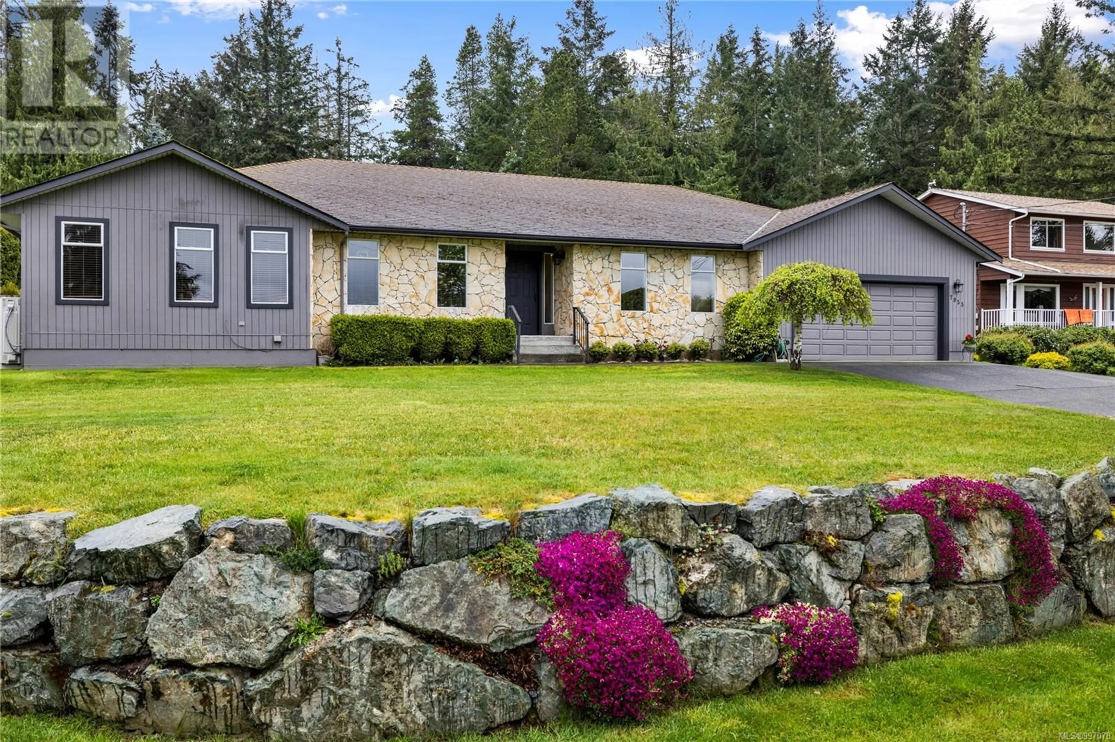 Home with vinyl exterior material, unknown for 7955 SOUTHWIND DRIVE, Lantzville British Columbia V0R2H0