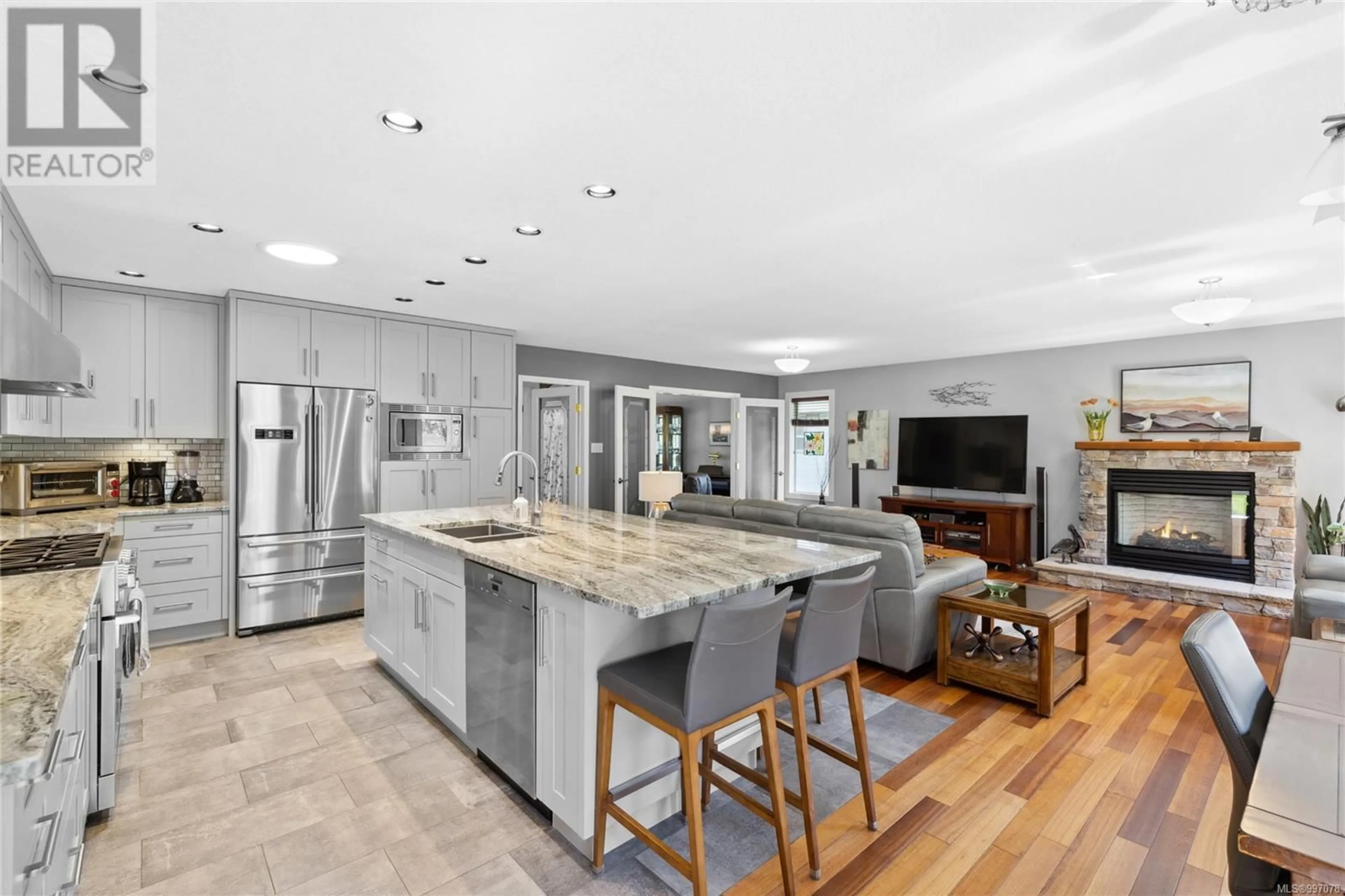Open concept kitchen, ceramic/tile floor for 7955 SOUTHWIND DRIVE, Lantzville British Columbia V0R2H0