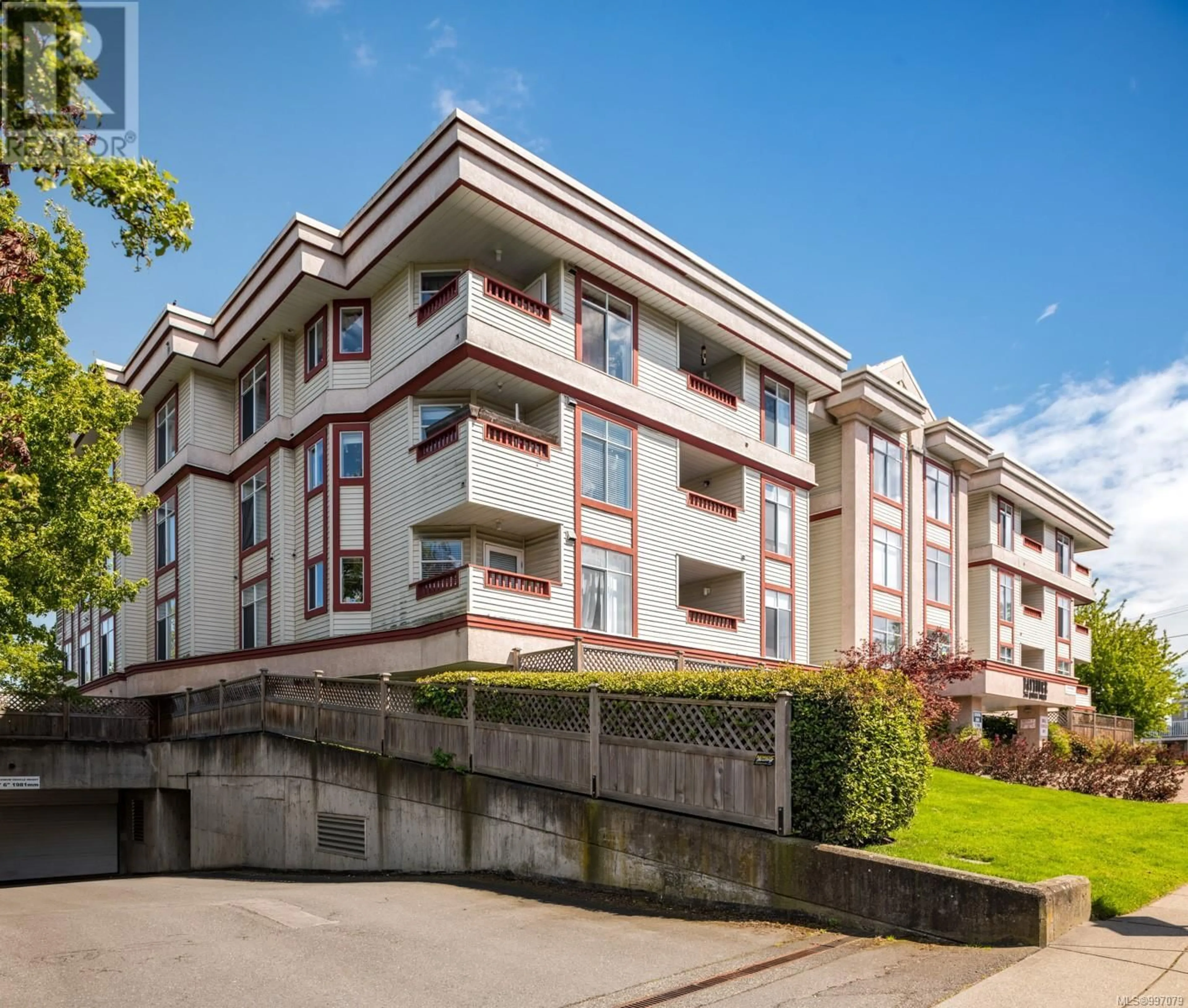 Unknown for 208 - 2511 QUADRA STREET, Victoria British Columbia V8T4E1