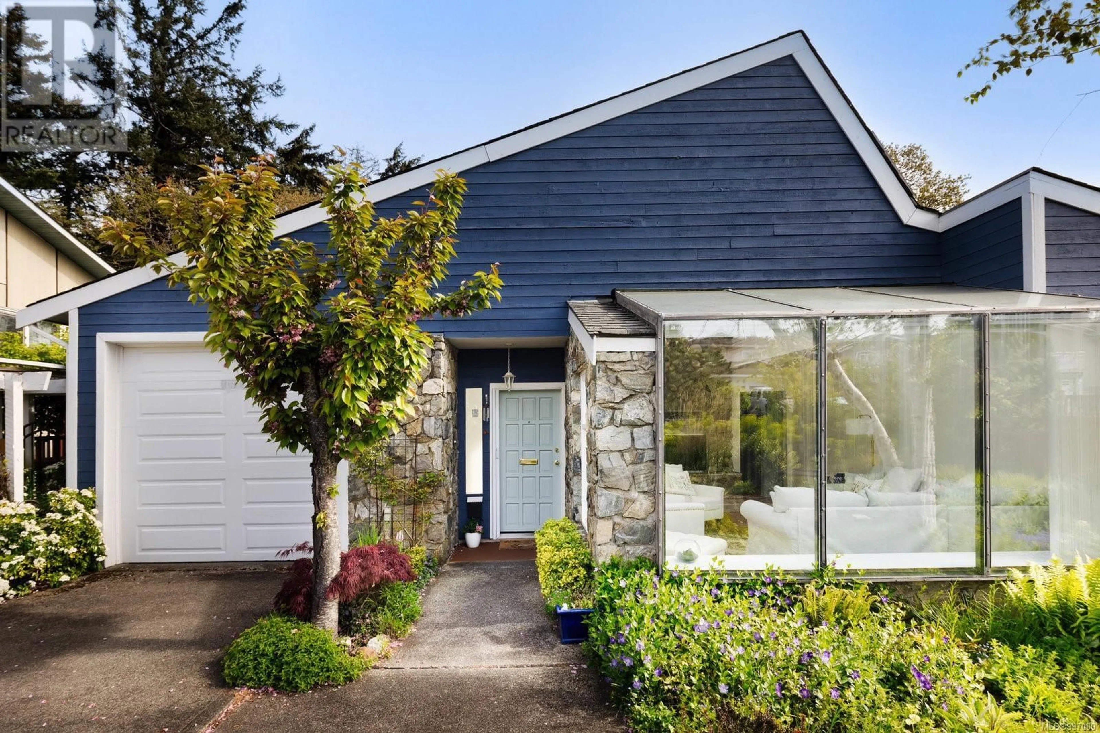 Unknown for 4395 ROBINWOOD DRIVE, Saanich British Columbia V8N5R7