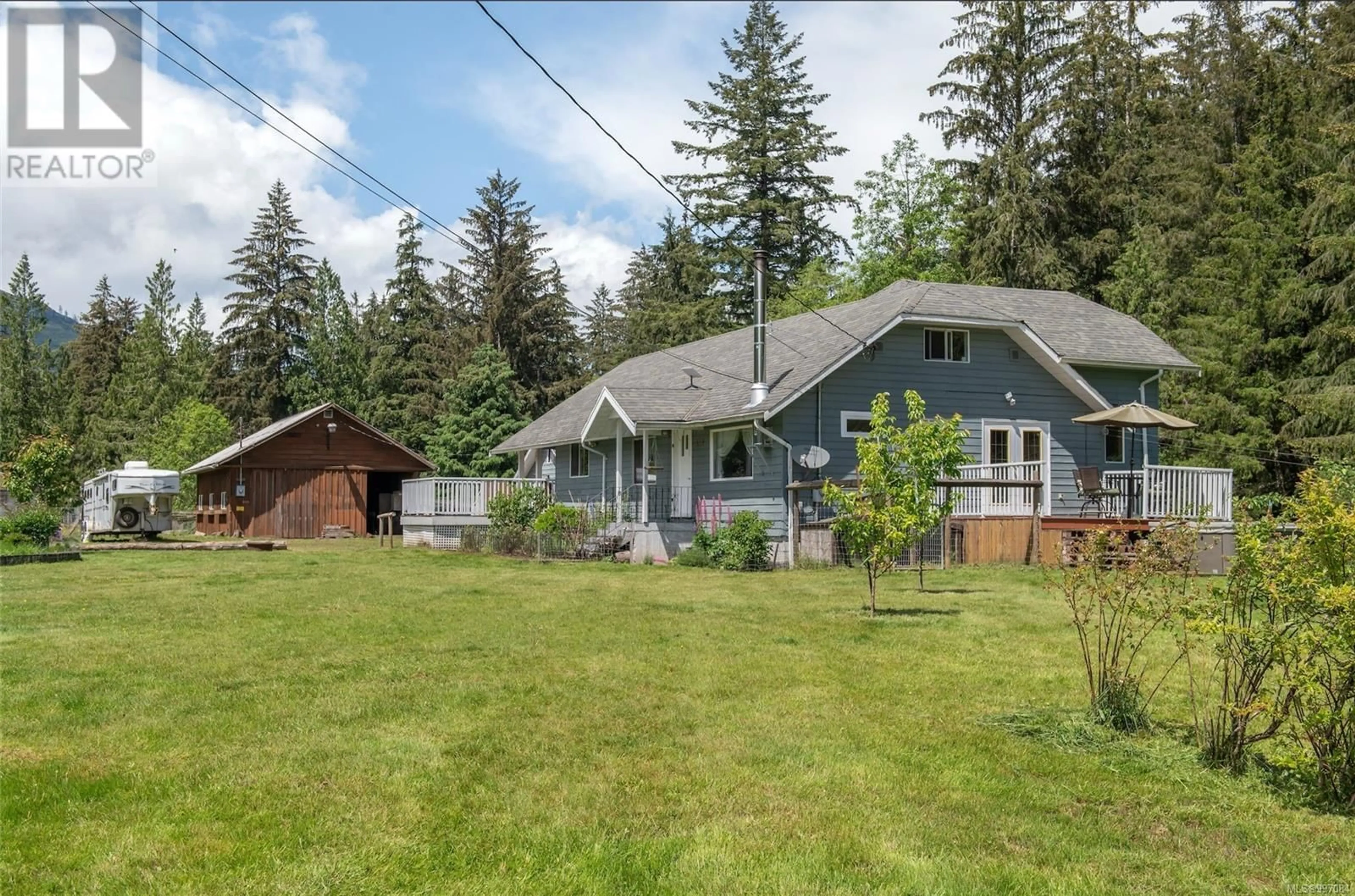 A pic from outside/outdoor area/front of a property/back of a property/a pic from drone, street for 870 SAYWARD ROAD, Sayward British Columbia V0P1R0