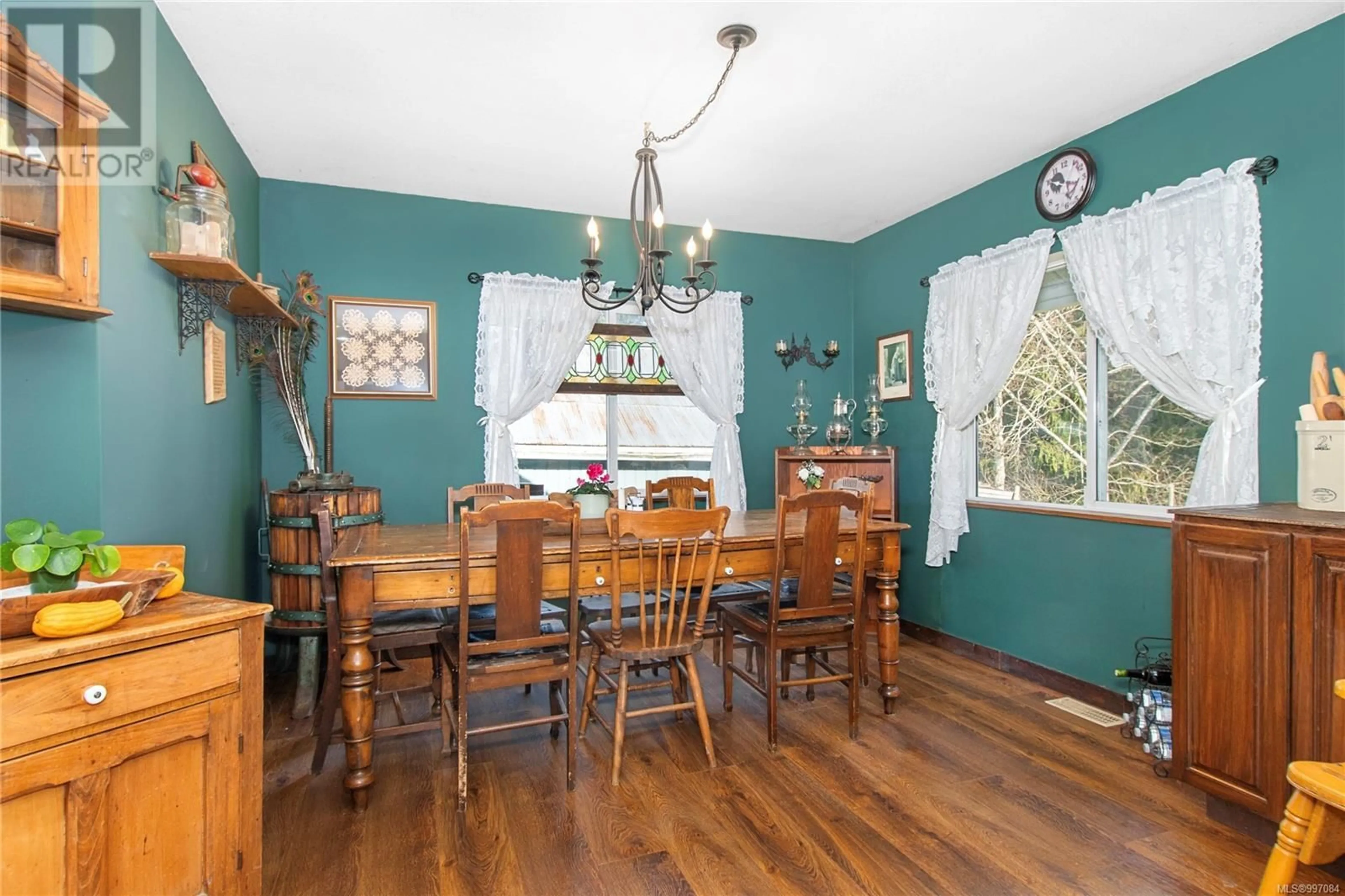Dining room, wood/laminate floor for 870 SAYWARD ROAD, Sayward British Columbia V0P1R0