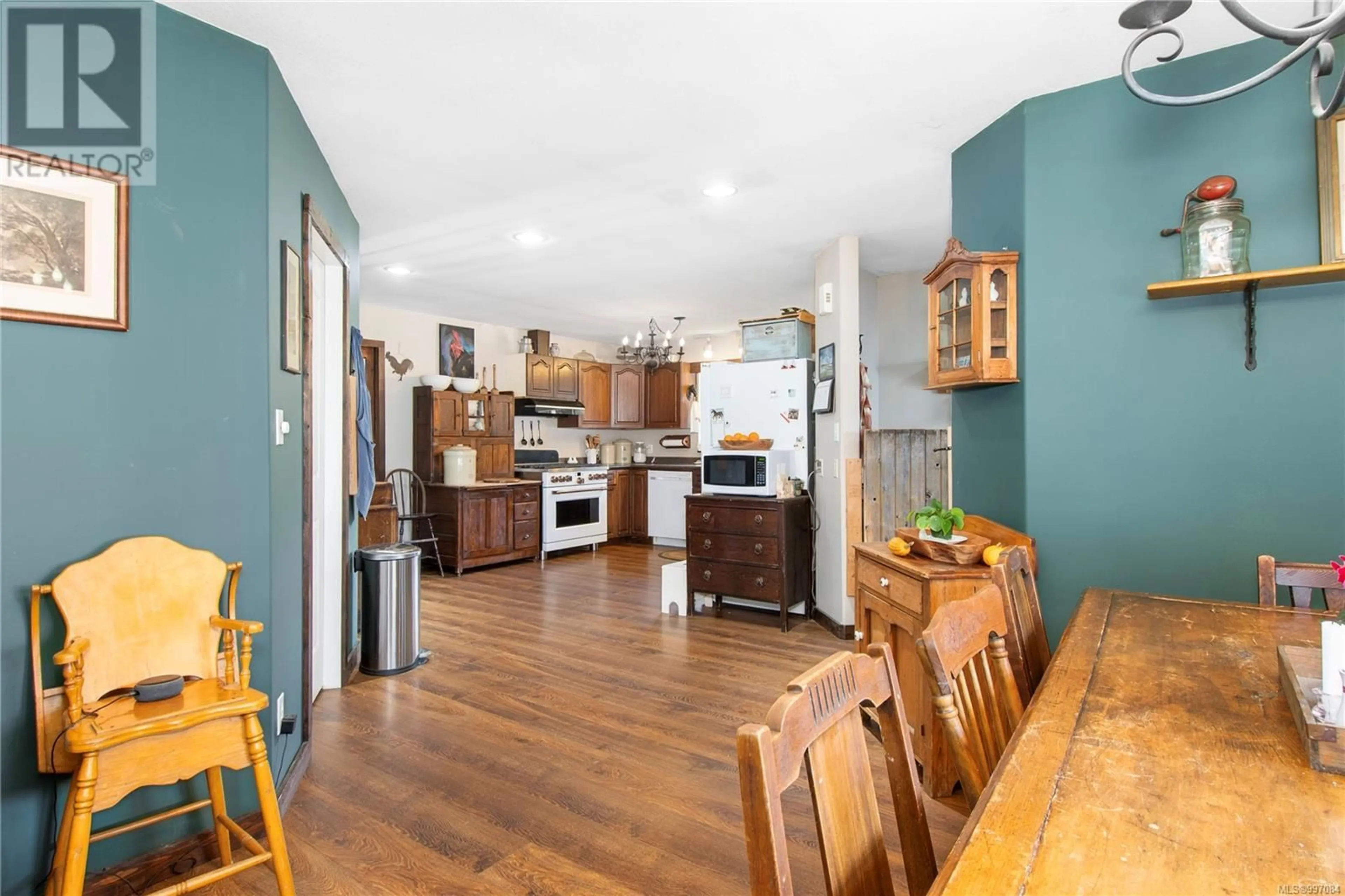 Open concept kitchen, unknown for 870 SAYWARD ROAD, Sayward British Columbia V0P1R0