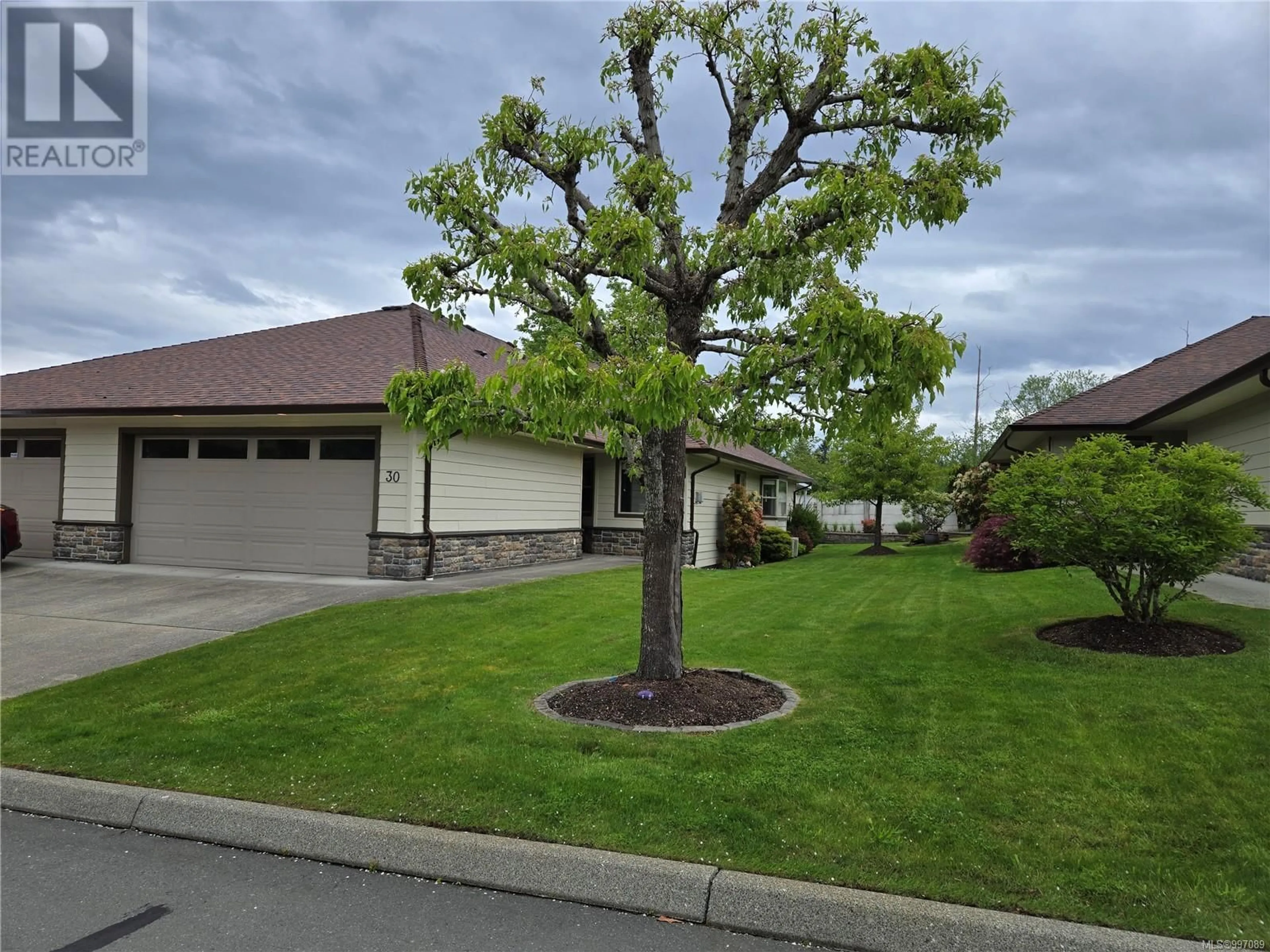 A pic from outside/outdoor area/front of a property/back of a property/a pic from drone, street for 30 - 2006 SIERRA DRIVE, Campbell River British Columbia V9H1V6