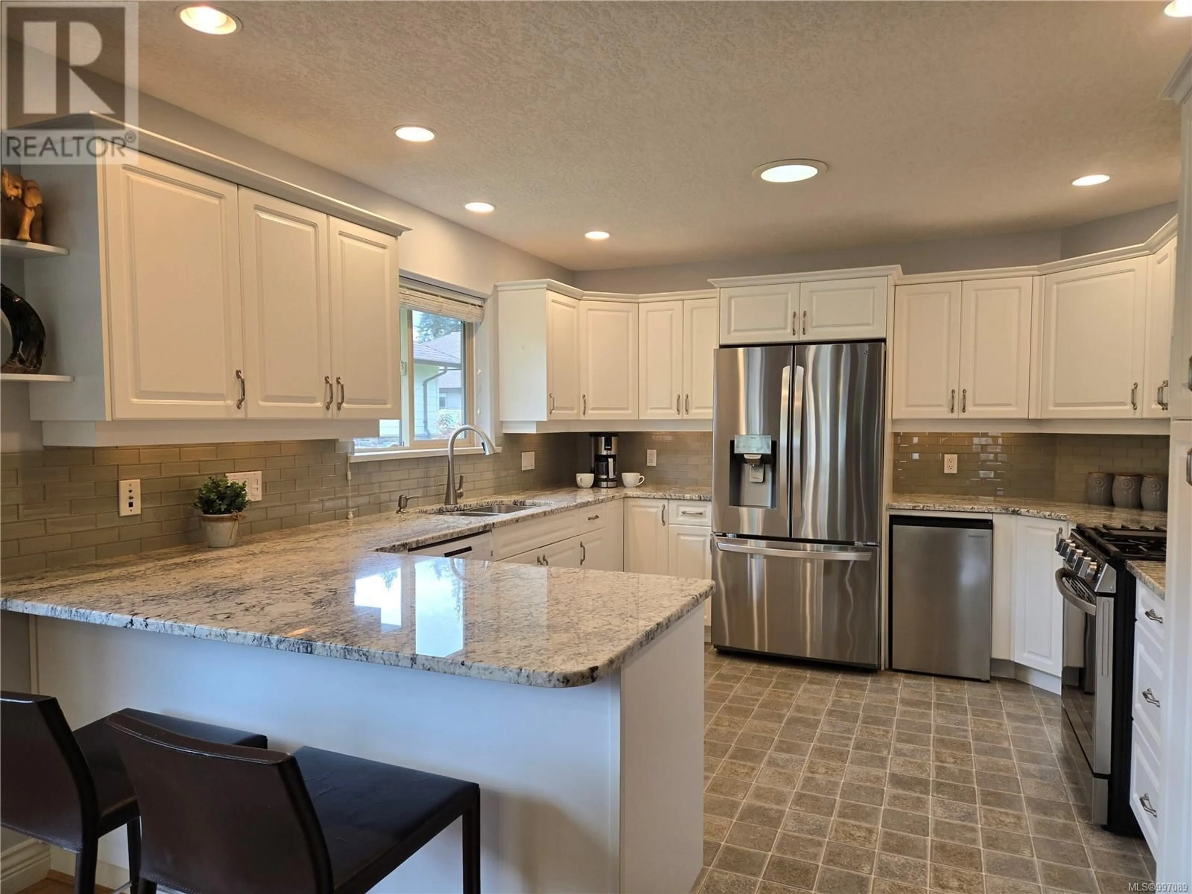 Open concept kitchen, ceramic/tile floor for 30 - 2006 SIERRA DRIVE, Campbell River British Columbia V9H1V6