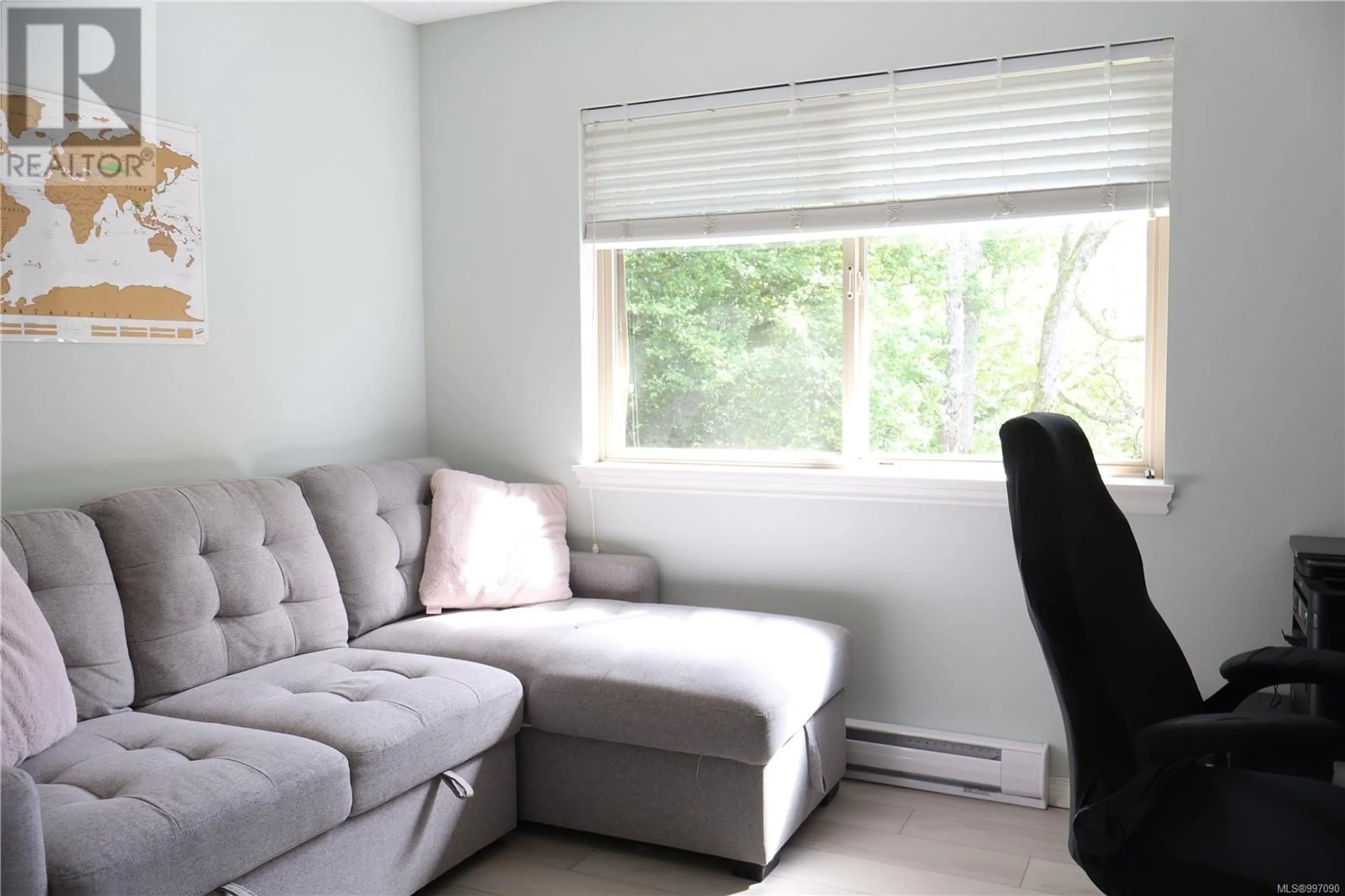 A pic of a room for 7 - 1241 SANTA ROSA AVENUE, Saanich British Columbia V8Z2V5